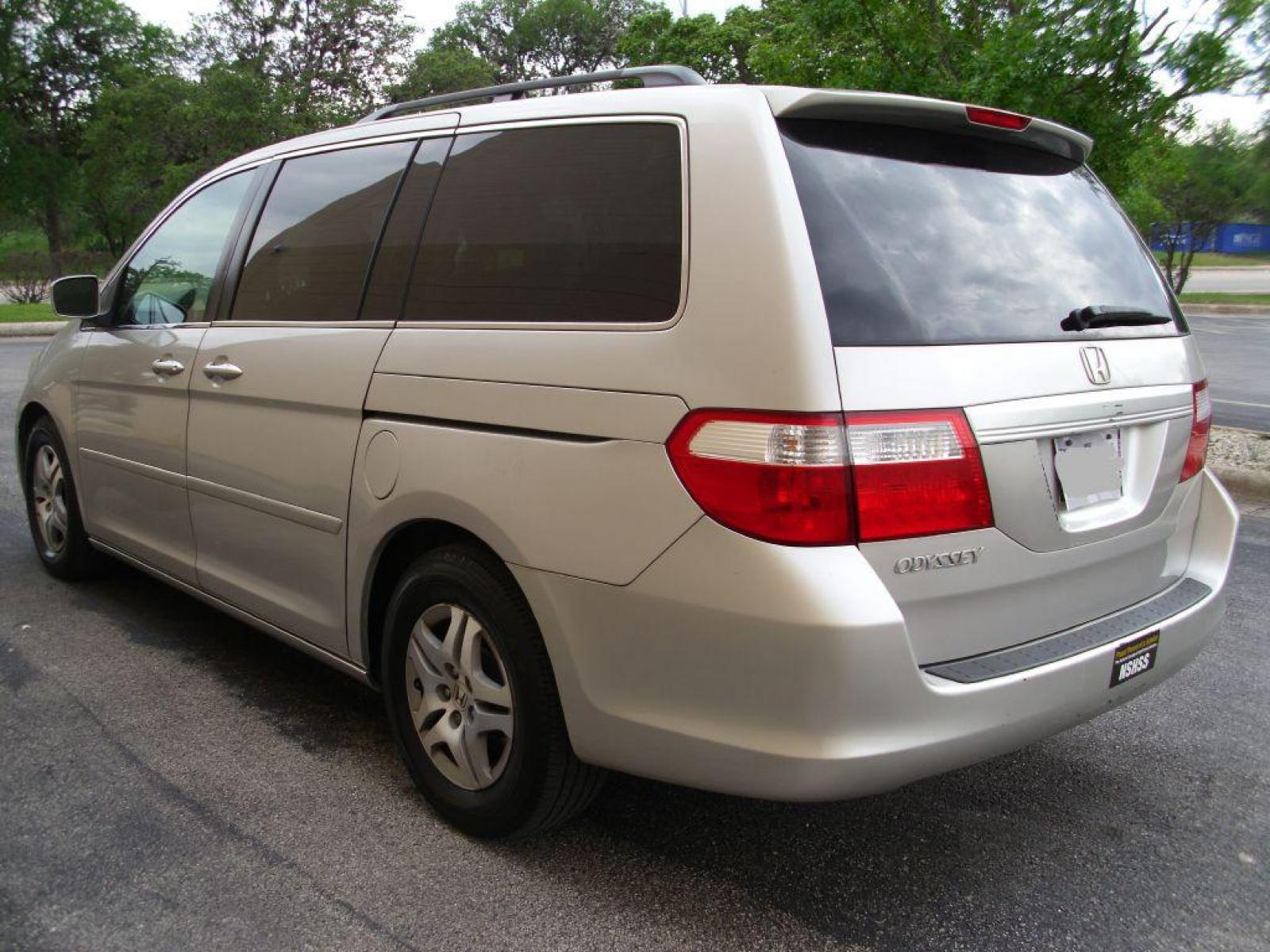 2006 SILVER HONDA ODYSSEY EXL (5FNRL38696B) with an 3.5L engine, Automatic transmission, located at 12019 San Pedro Avenue, San Antonio, TX, 78216, (210) 494-5895, 29.551861, -98.487602 - Cruise Control; Fold-Away Third Row; Leather Seats; Front Seat Heaters; Power Seats; Power Sliding Doors; 7 Passenger; Quad Seats; Sunroof; Air Conditioning; Power Windows; Power Locks; Power Steering; Tilt Wheel; AM/FM CD; Satellite; Immobilizer; Dual Air Bags Front and Sides; Active Belts; Crew Ca - Photo #5