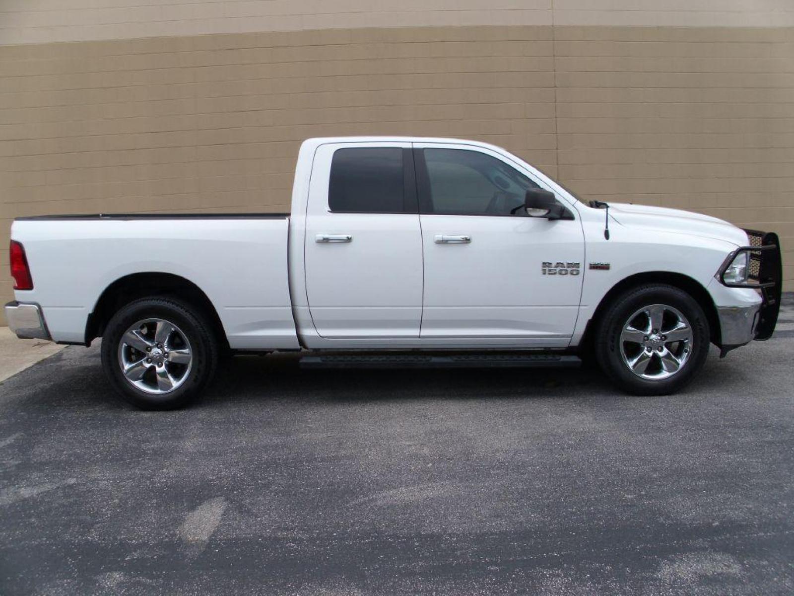 2017 WHITE RAM 1500 SLT (1C6RR6GT2HS) with an 5.7L engine, Automatic transmission, located at 12019 San Pedro Avenue, San Antonio, TX, 78216, (210) 494-5895, 29.550915, -98.491142 - Photo #0