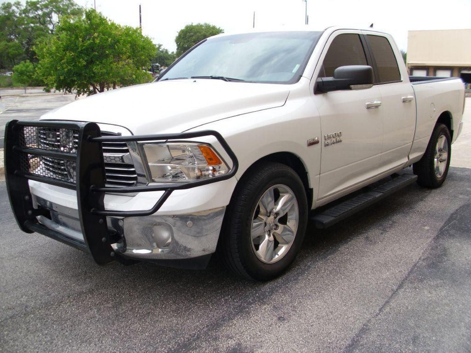 2017 WHITE RAM 1500 SLT (1C6RR6GT2HS) with an 5.7L engine, Automatic transmission, located at 12019 San Pedro Avenue, San Antonio, TX, 78216, (210) 494-5895, 29.550915, -98.491142 - Photo #4