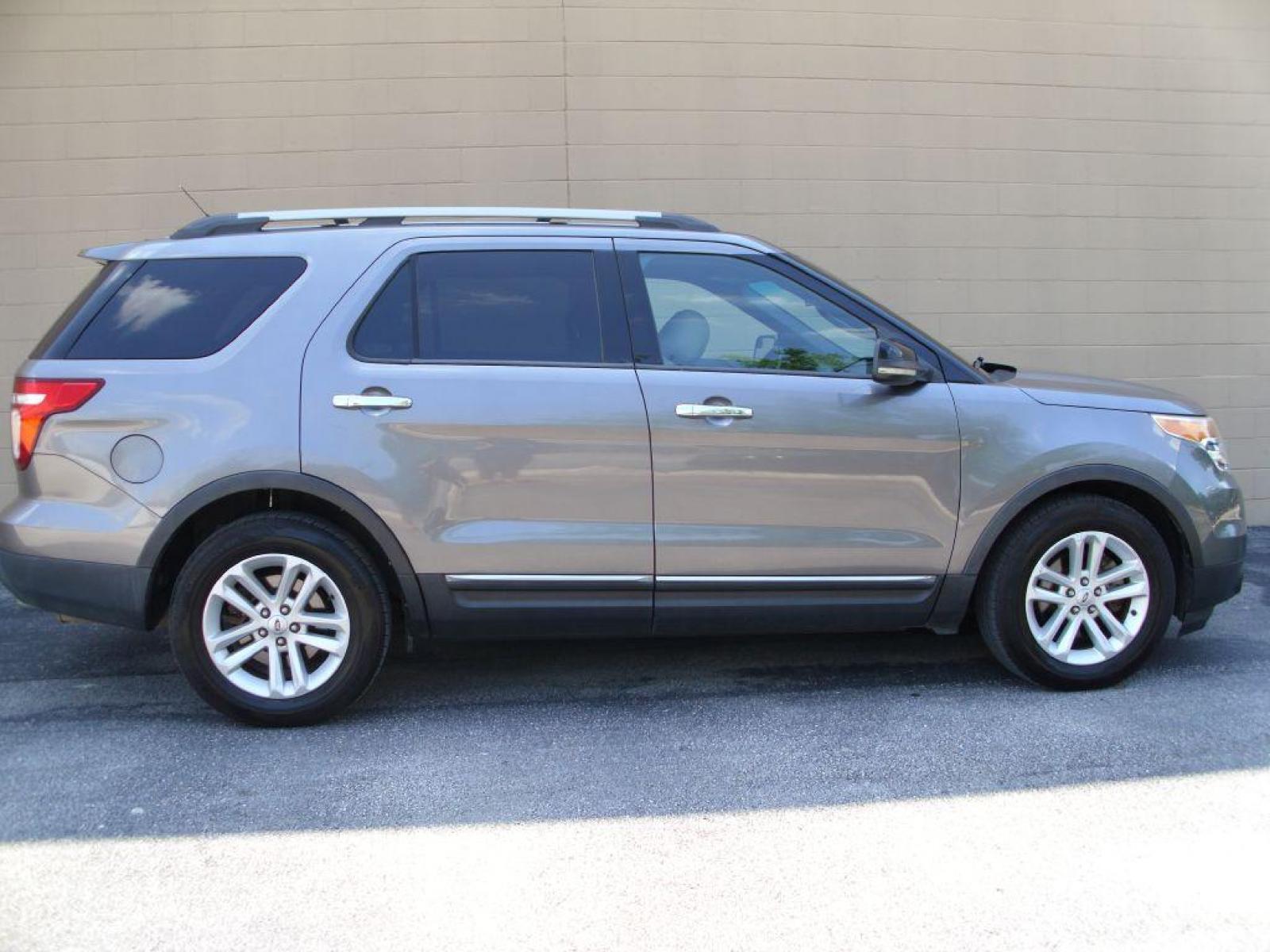 2012 GRAY FORD EXPLORER XLT (1FMHK7D87CG) with an 3.5L engine, Automatic transmission, located at 12019 San Pedro Avenue, San Antonio, TX, 78216, (210) 494-5895, 29.550915, -98.491142 - Photo #0