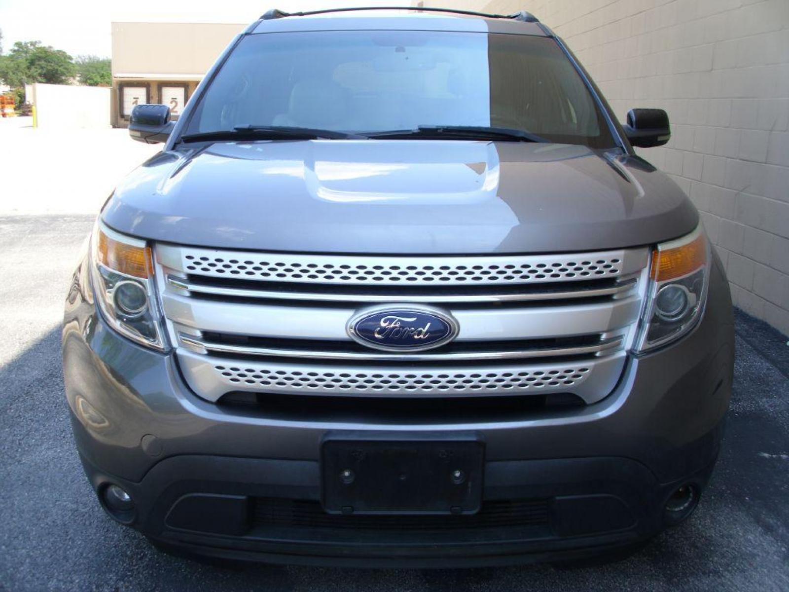 2012 GRAY FORD EXPLORER XLT (1FMHK7D87CG) with an 3.5L engine, Automatic transmission, located at 12019 San Pedro Avenue, San Antonio, TX, 78216, (210) 494-5895, 29.550915, -98.491142 - Photo #2