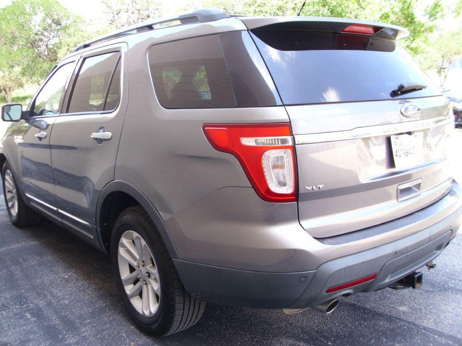 2012 GRAY FORD EXPLORER XLT (1FMHK7D87CG) with an 3.5L engine, Automatic transmission, located at 12019 San Pedro Avenue, San Antonio, TX, 78216, (210) 494-5895, 29.550915, -98.491142 - VERY NICE - VERY CLEAN - Air Conditioning; Power Windows; Power Locks; Power Steering; Tilt Wheel; AM/FM CD/MP3; Satellite; AM/FM CD/DVD; Sentry Key; Keyless Entry; Alarm; Available; Dual Front Airbags; Side Airbags; Head Airbags; Rear Head Airbags; Active Seatbelts; All Wheel ABS - Photo #5