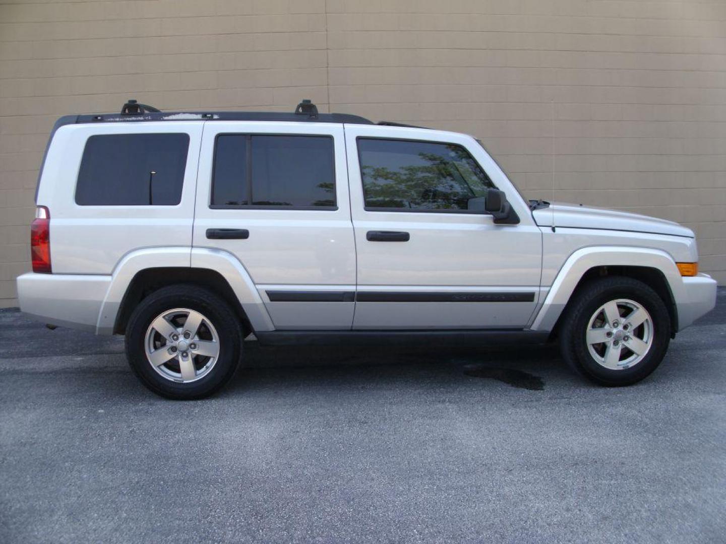 2006 SILVER JEEP COMMANDER 4X4 BASE (1J8HG48K46C) with an 3.7L engine, Automatic transmission, located at 12019 San Pedro Avenue, San Antonio, TX, 78216, (210) 494-5895, 29.550915, -98.491142 - We provide financing options through various third-party Credit Unions and Auto Finance Companies, including RBFCU, USAA, SSFCU, Pen Fed, Navy Fed, Credit Human Credit Union of Texas, and most other credit unions. We also work with major banks such as Capital One and Broadway Bank. Payment methods a - Photo#0