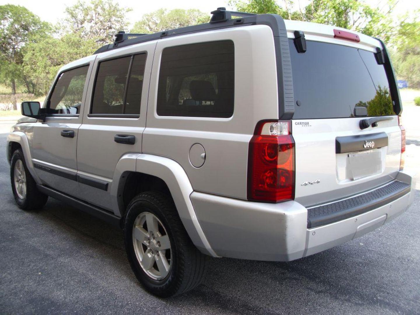 2006 SILVER JEEP COMMANDER 4X4 BASE (1J8HG48K46C) with an 3.7L engine, Automatic transmission, located at 12019 San Pedro Avenue, San Antonio, TX, 78216, (210) 494-5895, 29.550915, -98.491142 - We provide financing options through various third-party Credit Unions and Auto Finance Companies, including RBFCU, USAA, SSFCU, Pen Fed, Navy Fed, Credit Human Credit Union of Texas, and most other credit unions. We also work with major banks such as Capital One and Broadway Bank. Payment methods a - Photo#3