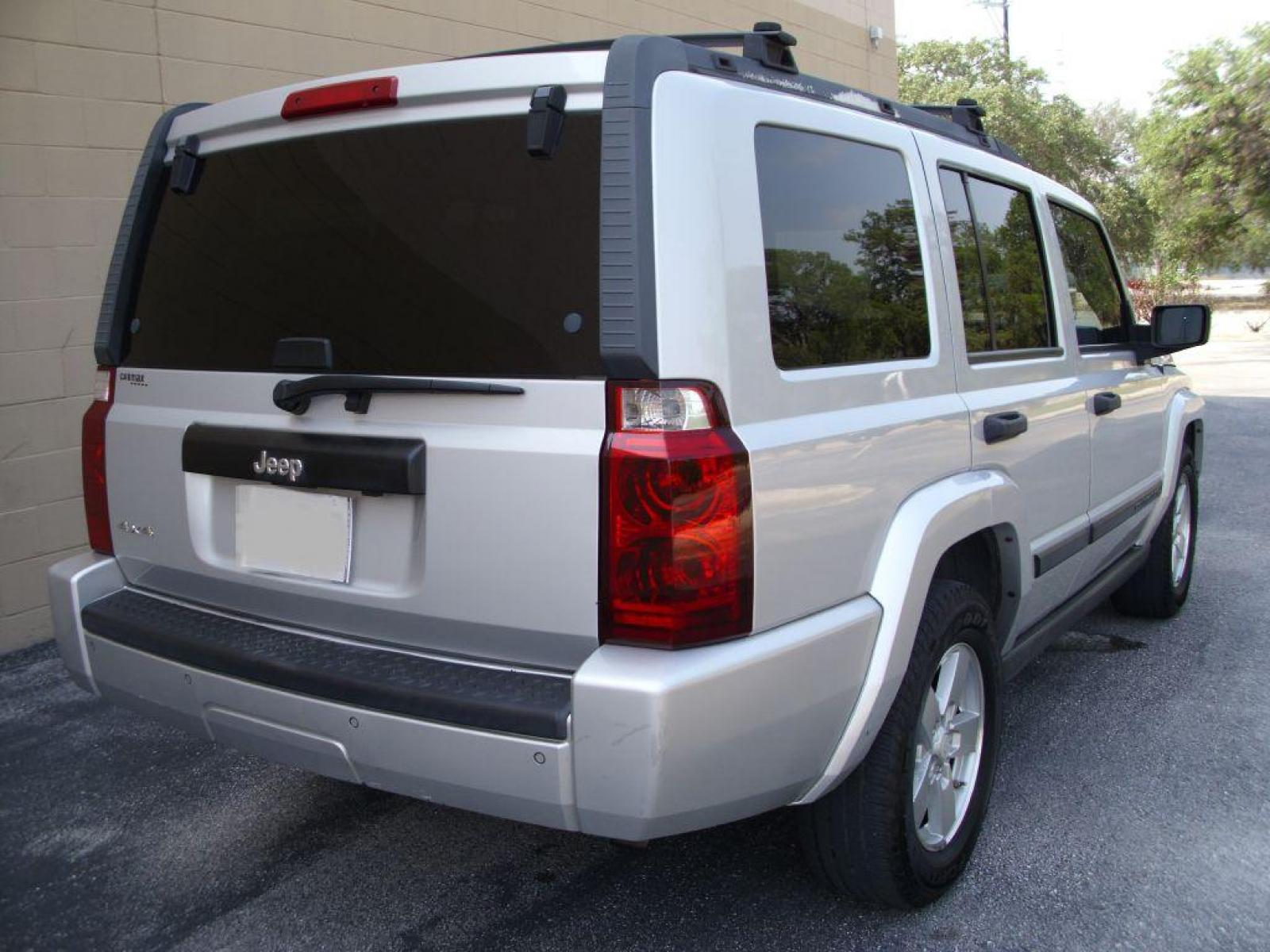 2006 SILVER JEEP COMMANDER BASE (1J8HG48K46C) with an 3.7L engine, Automatic transmission, located at 12019 San Pedro Avenue, San Antonio, TX, 78216, (210) 494-5895, 29.550915, -98.491142 - VERY CLEAN - AMAZING - 3RD ROW - 4WD/AWD; ABS Brakes; AM/FM Stereo; Air Conditioning; Alloy Wheels; Automatic Transmission; CD Audio; Cruise Control; Fold-Away Third Row; Full Roof Rack; Leather Seats; Overhead Airbags; Parking Sensors; Power Locks; Power Mirrors; Power Seat(s); Side Airbags; Sunro - Photo #5