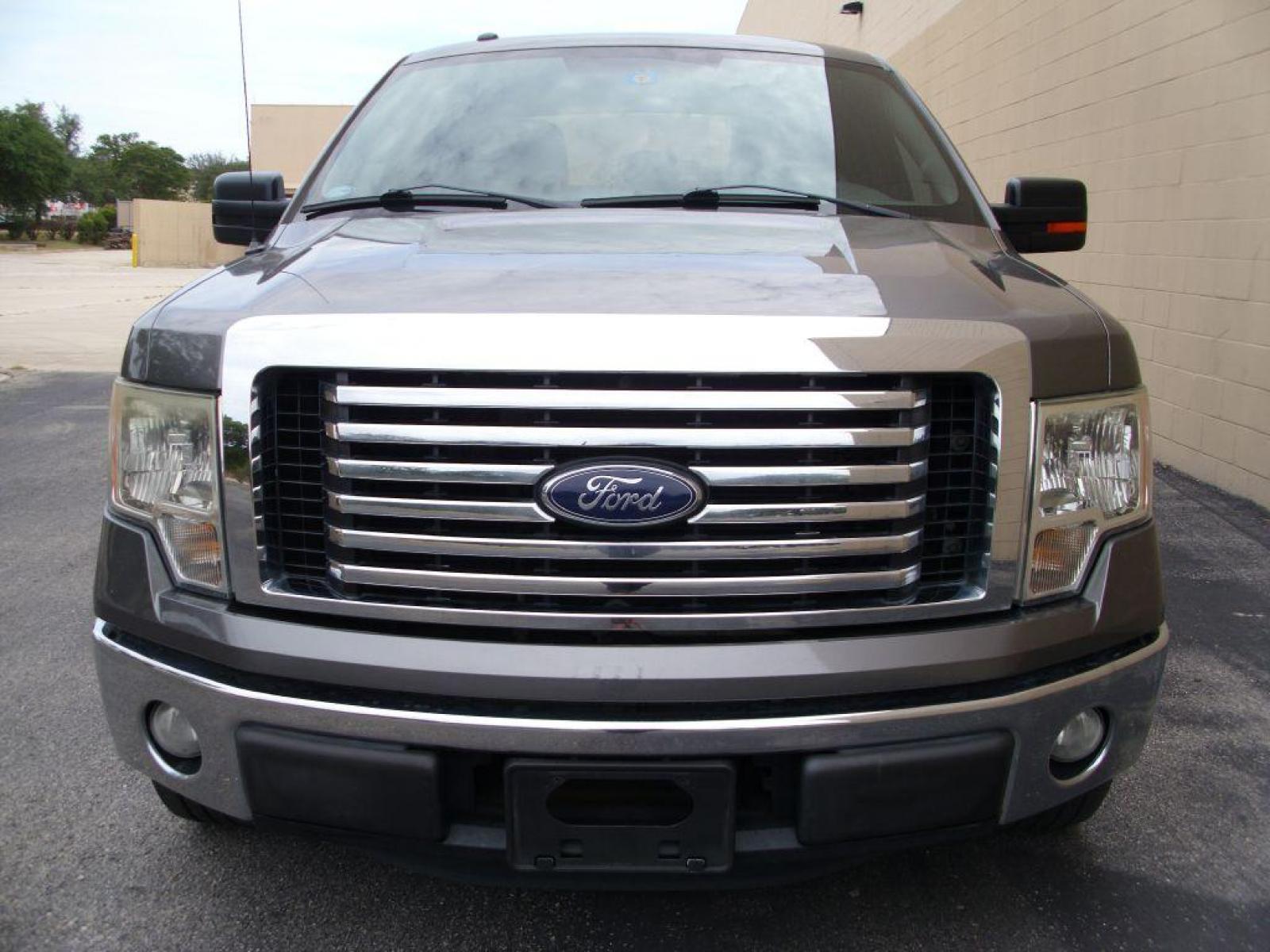 2012 GRAY FORD F150 XLT (1FTFW1CF5CK) with an 5.0L engine, Automatic transmission, located at 12019 San Pedro Avenue, San Antonio, TX, 78216, (210) 494-5895, 29.550915, -98.491142 - ALL POWER - VERY CLEAN - WELL MAINTAINED - Air Conditioning; Power Windows; Power Locks; Power Steering; Tilt Wheel; AM/FM; AM/FM CD/MP3; Satellite; Sentry Key; Dual Front Airbags; Side Airbags; Head Airbags; Rear Head Airbags; Active Seatbelts; Crew Cab; Regular Bed; All Wheel ABS; 1/2 Ton; Bed Li - Photo #2