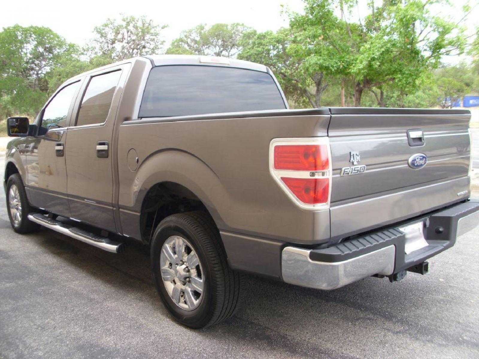 2012 GRAY FORD F150 XLT (1FTFW1CF5CK) with an 5.0L engine, Automatic transmission, located at 12019 San Pedro Avenue, San Antonio, TX, 78216, (210) 494-5895, 29.550915, -98.491142 - ALL POWER - VERY CLEAN - WELL MAINTAINED - Air Conditioning; Power Windows; Power Locks; Power Steering; Tilt Wheel; AM/FM; AM/FM CD/MP3; Satellite; Sentry Key; Dual Front Airbags; Side Airbags; Head Airbags; Rear Head Airbags; Active Seatbelts; Crew Cab; Regular Bed; All Wheel ABS; 1/2 Ton; Bed Li - Photo #3