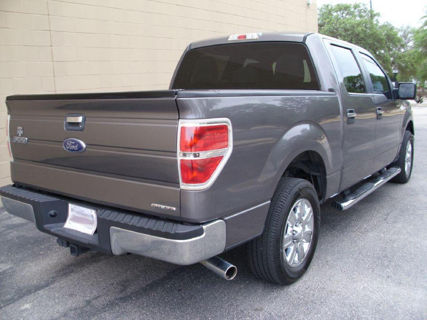 2012 GRAY FORD F150 XLT (1FTFW1CF5CK) with an 5.0L engine, Automatic transmission, located at 12019 San Pedro Avenue, San Antonio, TX, 78216, (210) 494-5895, 29.550915, -98.491142 - ALL POWER - VERY CLEAN - WELL MAINTAINED - Air Conditioning; Power Windows; Power Locks; Power Steering; Tilt Wheel; AM/FM; AM/FM CD/MP3; Satellite; Sentry Key; Dual Front Airbags; Side Airbags; Head Airbags; Rear Head Airbags; Active Seatbelts; Crew Cab; Regular Bed; All Wheel ABS; 1/2 Ton; Bed Li - Photo#5