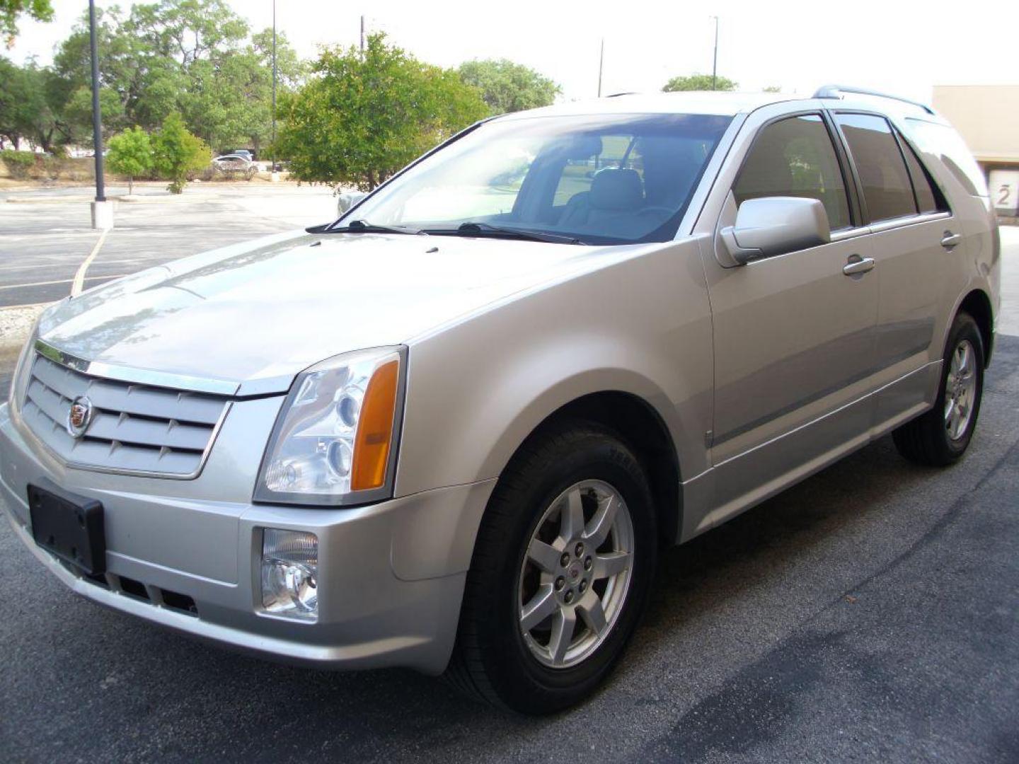 2008 GRAY CADILLAC SRX LUXURY (1GYEE637280) with an 3.6L engine, Automatic transmission, located at 12019 San Pedro Avenue, San Antonio, TX, 78216, (210) 494-5895, 29.550915, -98.491142 - We provide financing options through various third-party Credit Unions and Auto Finance Companies, including RBFCU, USAA, SSFCU, Pen Fed, Navy Fed, Credit Human Credit Union of Texas, and most other credit unions. We also work with major banks such as Capital One and Broadway Bank. Payment methods a - Photo#1