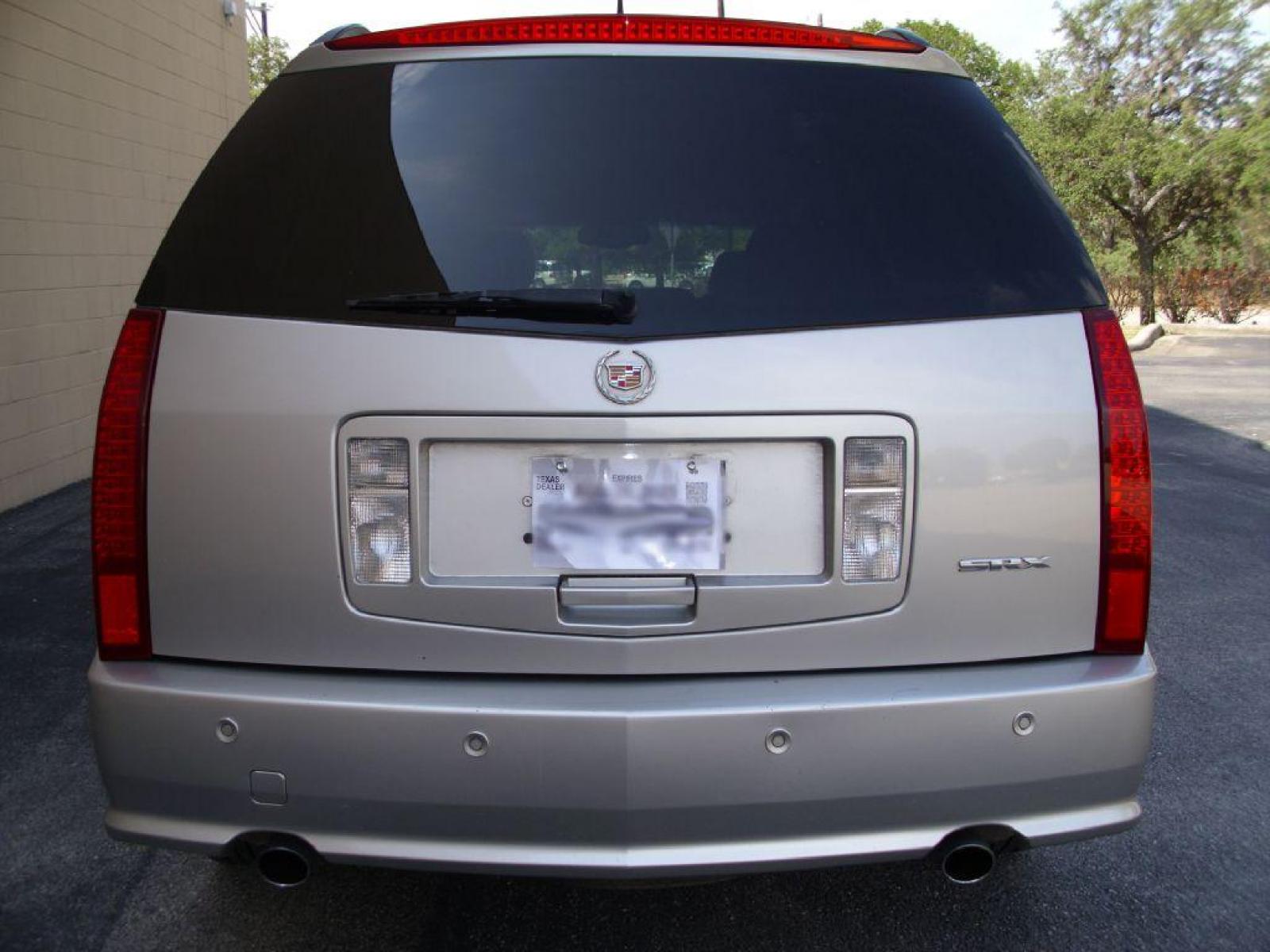 2008 GRAY CADILLAC SRX LUXURY (1GYEE637280) with an 3.6L engine, Automatic transmission, located at 12019 San Pedro Avenue, San Antonio, TX, 78216, (210) 494-5895, 29.550915, -98.491142 - LOW MILES - IMMACULATE - NEW TIRES!!! Air Conditioning; Power Windows; Power Locks; Power Steering; Tilt Wheel; AM/FM CD; Satellite; AM/FM CD/DVD; Sentry Key; Keyless Entry; Daytime Running Lights; Dual Front Airbags; Side Airbags; Head Airbags; Rear Head Airbags; Active Seatbelts; All Wheel ABS; A - Photo #4