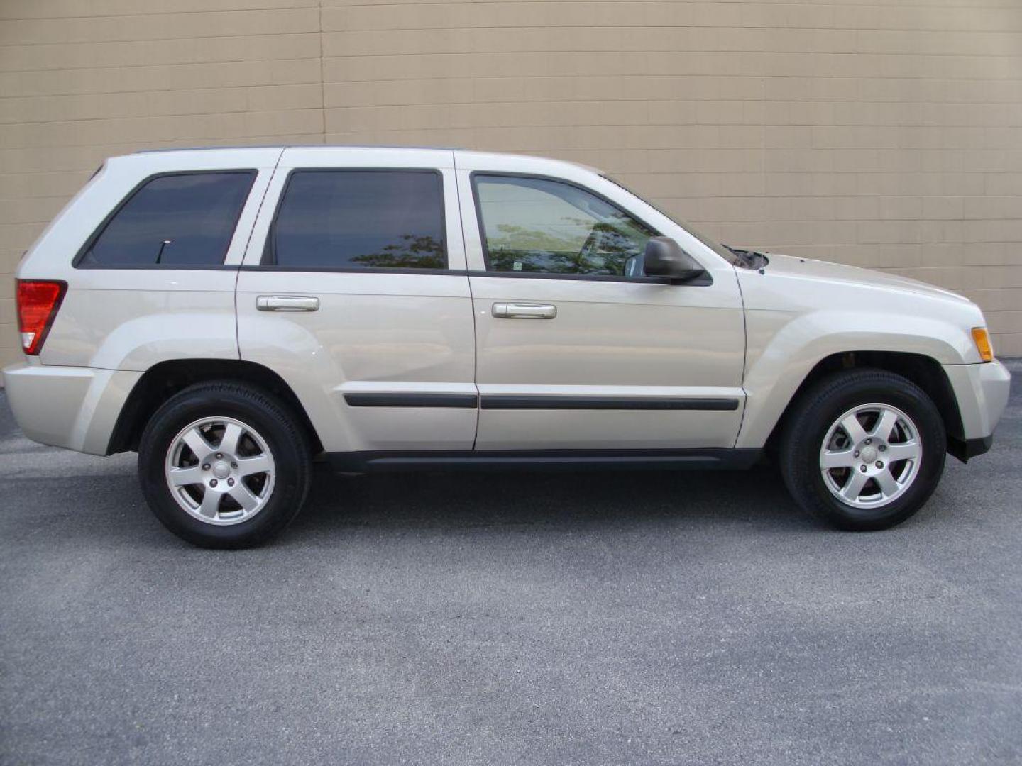 2008 GOLD JEEP GRAND CHEROKEE LAREDO (1J8GR48K78C) with an 3.7L engine, Automatic transmission, located at 12019 San Pedro Avenue, San Antonio, TX, 78216, (210) 494-5895, 29.550915, -98.491142 - Photo#0