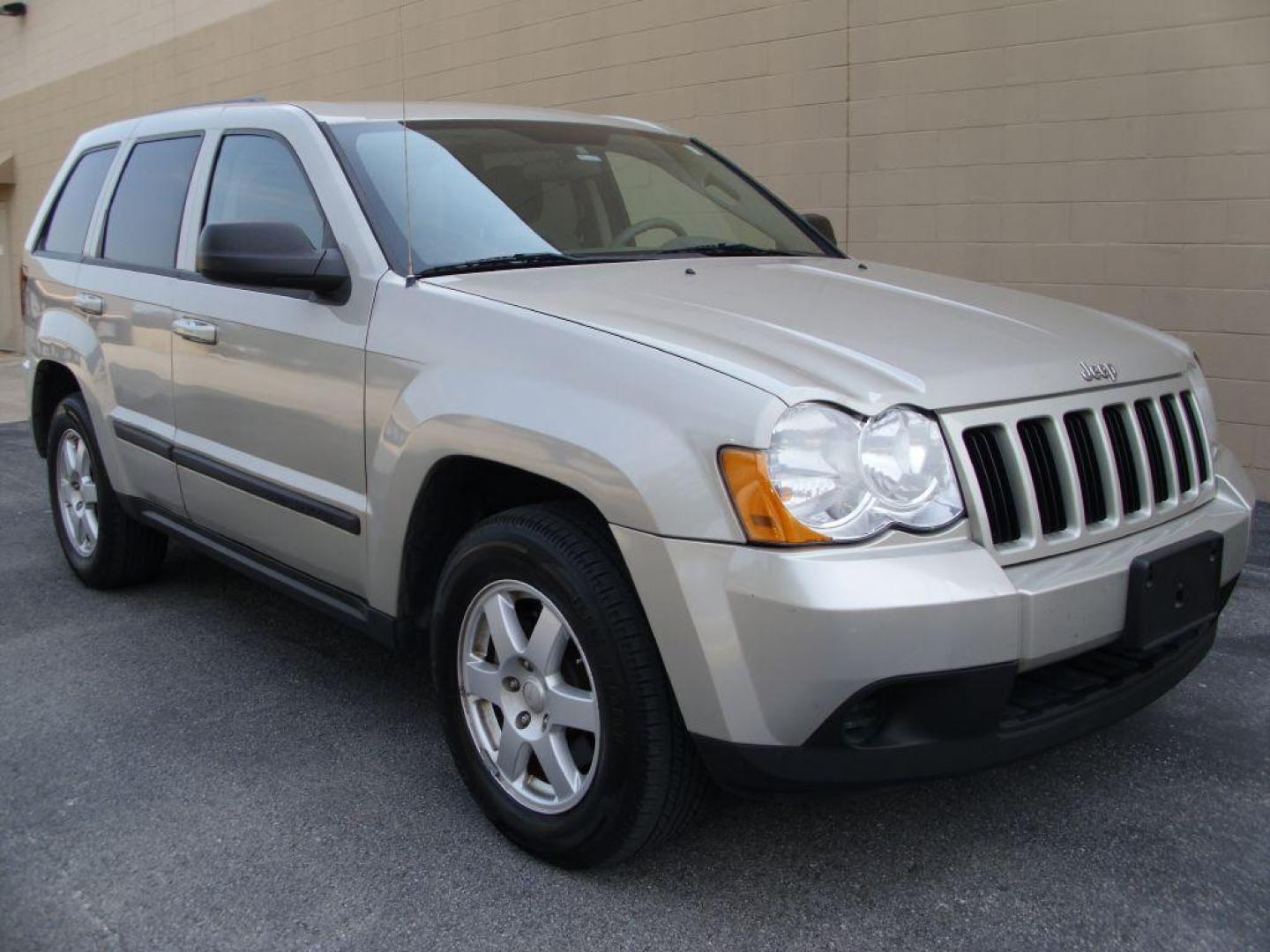 2008 GOLD JEEP GRAND CHEROKEE LAREDO (1J8GR48K78C) with an 3.7L engine, Automatic transmission, located at 12019 San Pedro Avenue, San Antonio, TX, 78216, (210) 494-5895, 29.550915, -98.491142 - Photo#5