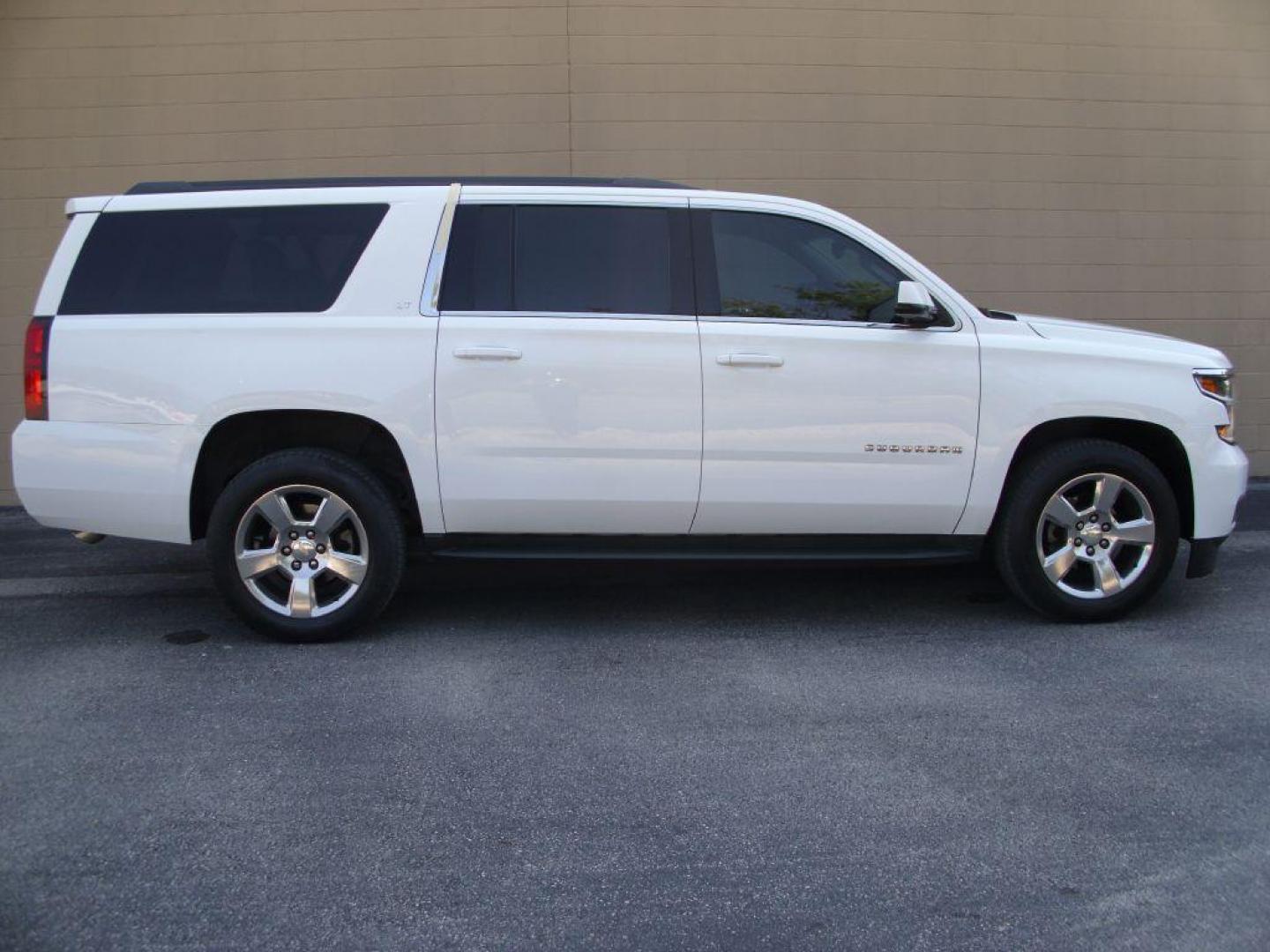 2017 WHITE CHEVROLET SUBURBAN 1500 LT (1GNSCHKC6HR) with an 5.3L engine, Automatic transmission, located at 12019 San Pedro Avenue, San Antonio, TX, 78216, (210) 494-5895, 29.550915, -98.491142 - Photo#0