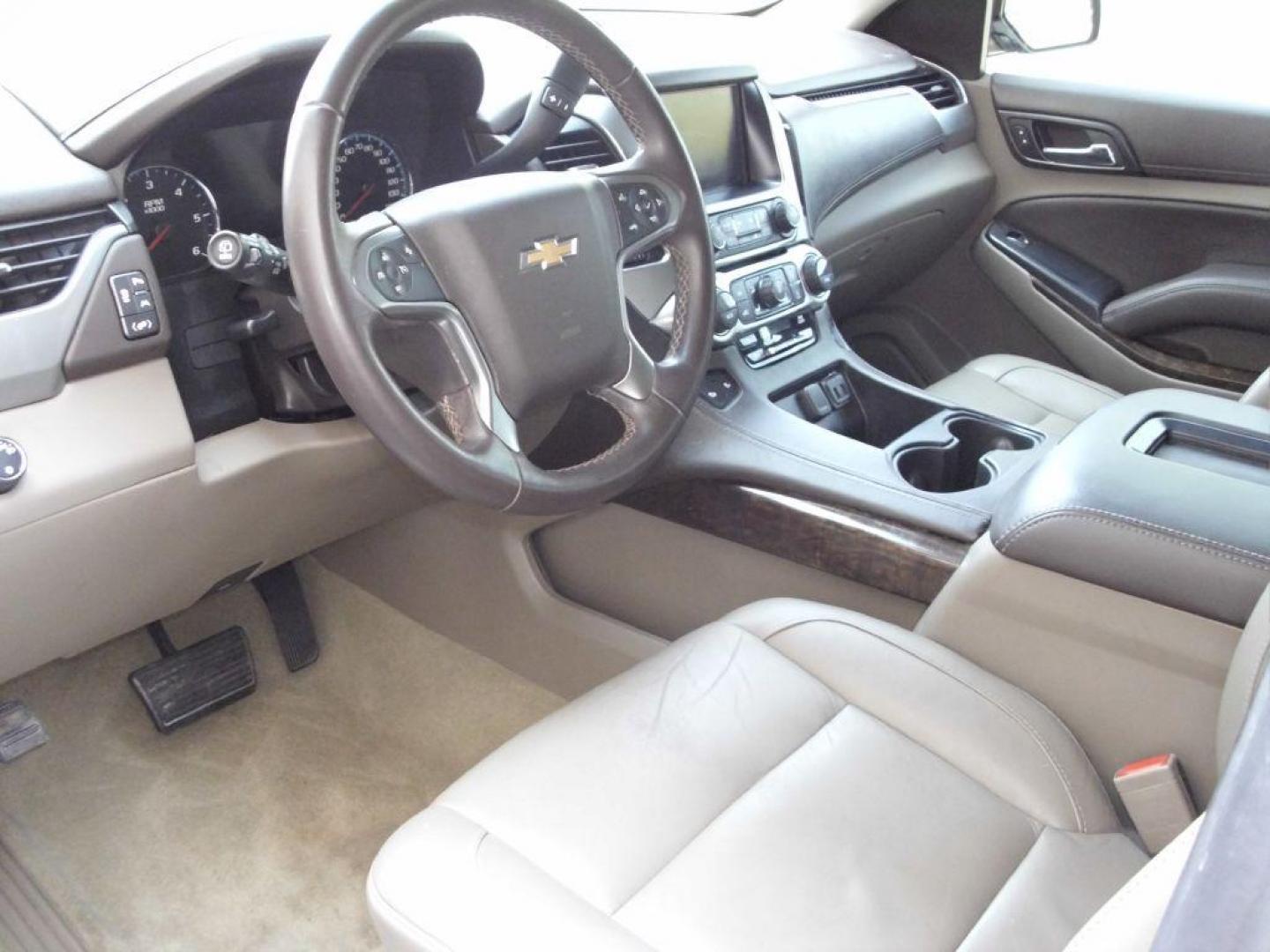 2017 WHITE CHEVROLET SUBURBAN 1500 LT (1GNSCHKC6HR) with an 5.3L engine, Automatic transmission, located at 12019 San Pedro Avenue, San Antonio, TX, 78216, (210) 494-5895, 29.550915, -98.491142 - Photo#10