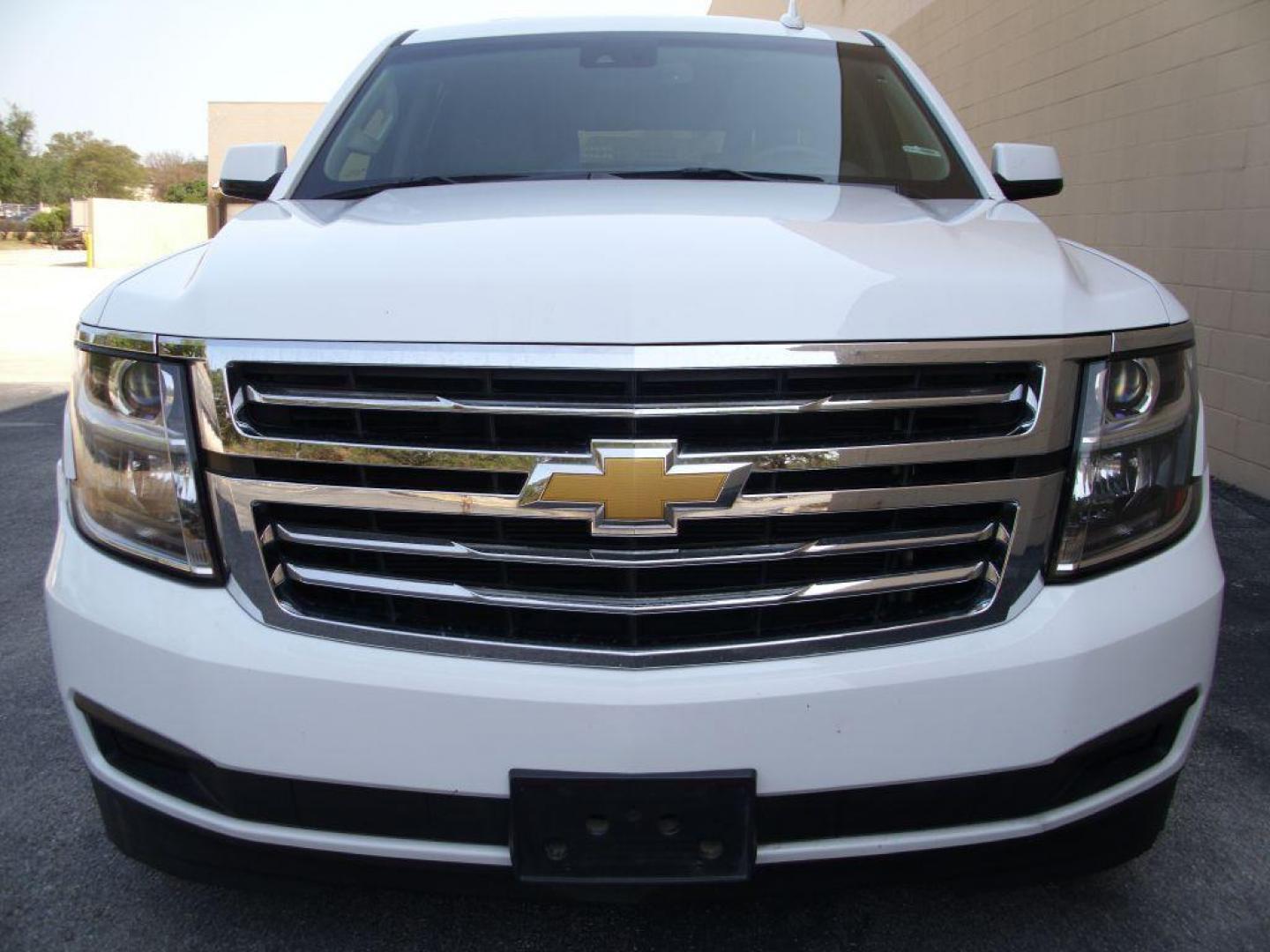 2017 WHITE CHEVROLET SUBURBAN 1500 LT (1GNSCHKC6HR) with an 5.3L engine, Automatic transmission, located at 12019 San Pedro Avenue, San Antonio, TX, 78216, (210) 494-5895, 29.550915, -98.491142 - Photo#3