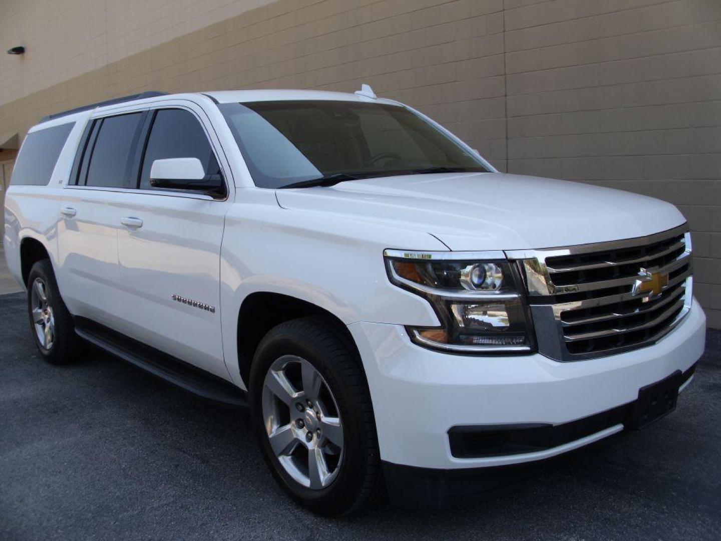 2017 WHITE CHEVROLET SUBURBAN 1500 LT (1GNSCHKC6HR) with an 5.3L engine, Automatic transmission, located at 12019 San Pedro Avenue, San Antonio, TX, 78216, (210) 494-5895, 29.550915, -98.491142 - Photo#4