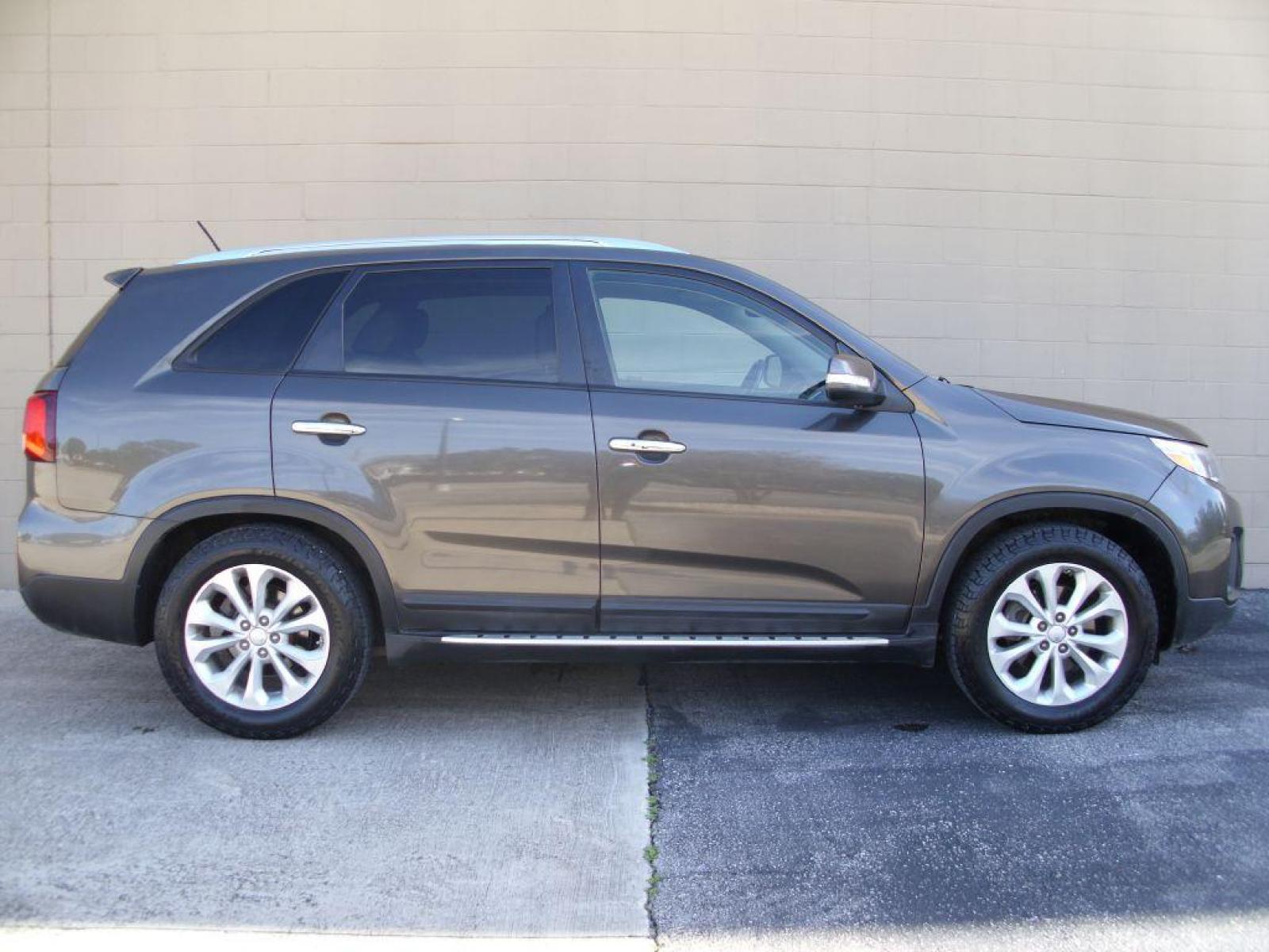 2014 GRAY KIA SORENTO EX (5XYKU4A75EG) with an 3.3L engine, Automatic transmission, located at 12019 San Pedro Avenue, San Antonio, TX, 78216, (210) 494-5895, 29.550915, -98.491142 - Air Conditioning; Power Windows; Power Locks; Power Steering; Tilt Wheel; AM/FM CD; Immobilizer; Keyless Entry; Daytime Running Lights; Dual Front Airbags; Side Airbags; Head Airbags; Rear Head Airbags; Active Seatbelts; All Wheel ABS; Navigation System; Back Up Camera; Infinity Sound System; Heated - Photo #0