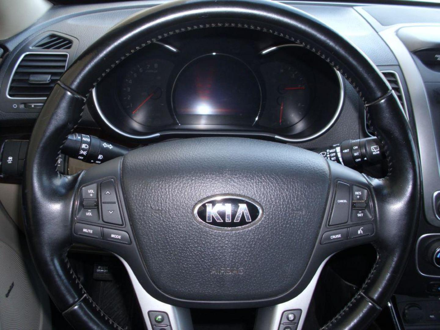 2014 GRAY KIA SORENTO EX (5XYKU4A75EG) with an 3.3L engine, Automatic transmission, located at 12019 San Pedro Avenue, San Antonio, TX, 78216, (210) 494-5895, 29.550915, -98.491142 - Photo#15