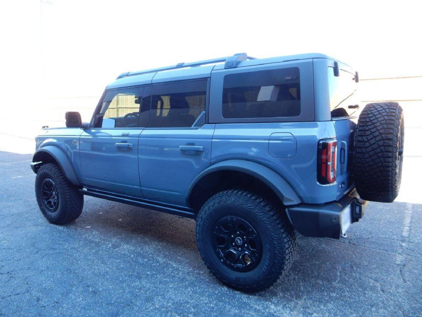 2023 BLUE FORD BRONCO Wild Trak (1FMEE5DPXPL) with an 2.7L engine, Automatic transmission, located at 12019 San Pedro Avenue, San Antonio, TX, 78216, (210) 494-5895, 29.550915, -98.491142 - Photo#3