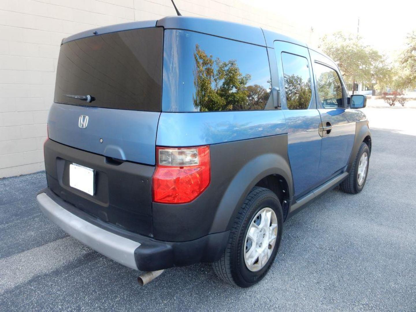 2007 BLUE HONDA ELEMENT LX (5J6YH18367L) with an 2.4L engine, Automatic transmission, located at 12019 San Pedro Avenue, San Antonio, TX, 78216, (210) 494-5895, 29.550915, -98.491142 - Photo#4