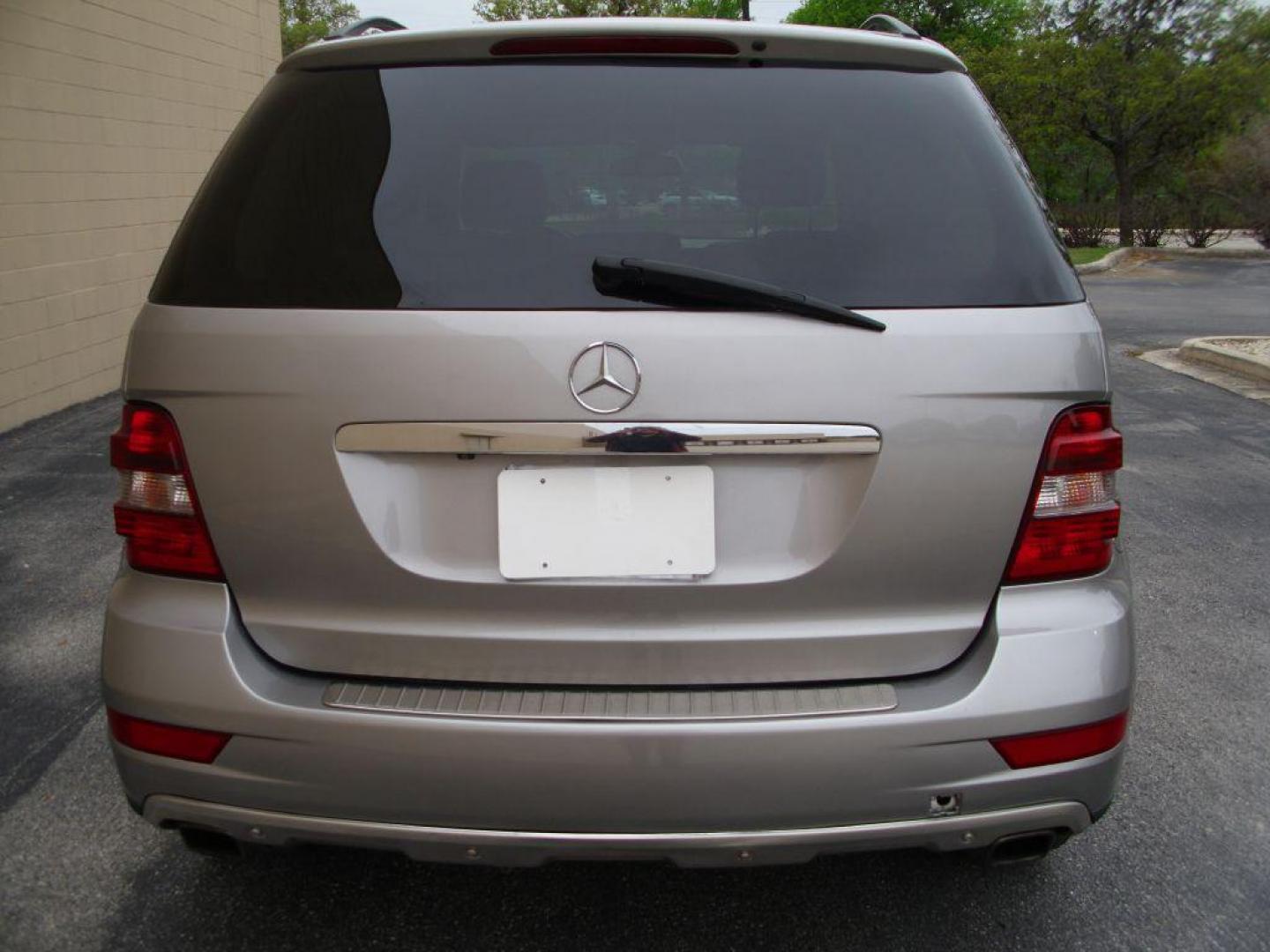 2009 TAN MERCEDES-BENZ ML350 350 (4JGBB86E89A) with an 3.5L engine, Automatic transmission, located at 12019 San Pedro Avenue, San Antonio, TX, 78216, (210) 494-5895, 29.550915, -98.491142 - LOW MILES - EXTRA CLEAN - PICTURE PERFECT - 4WD/AWD; ABS Brakes; AM/FM Stereo; Air Conditioning; Alloy Wheels; Automatic Transmission; Auxiliary Audio Input; Bluetooth Technology; CD Audio; Cruise Control; Harman Kardon Sound; Leatherette Seats; Navigation System; Overhead Airbags; Power Hatch/Deck - Photo#4