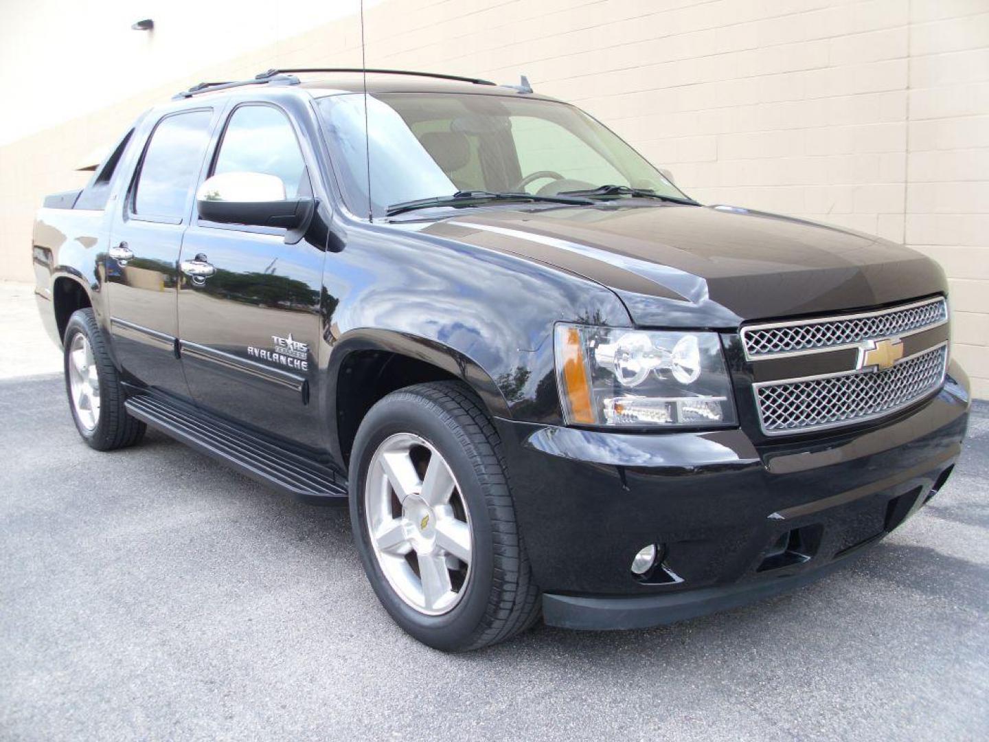 2011 BLACK CHEVROLET AVALANCHE LT (3GNMCFE08BG) with an 5.3L engine, Automatic transmission, located at 12019 San Pedro Avenue, San Antonio, TX, 78216, (210) 494-5895, 29.550915, -98.491142 - Photo#0