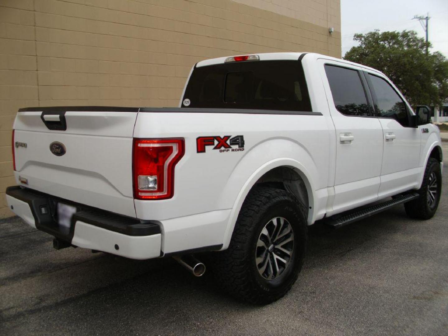 2017 WHITE FORD F150 FX4 SUPERCREW (1FTEW1EFXHK) with an 5.0L engine, Automatic transmission, located at 12019 San Pedro Avenue, San Antonio, TX, 78216, (210) 494-5895, 29.550915, -98.491142 - Photo#4