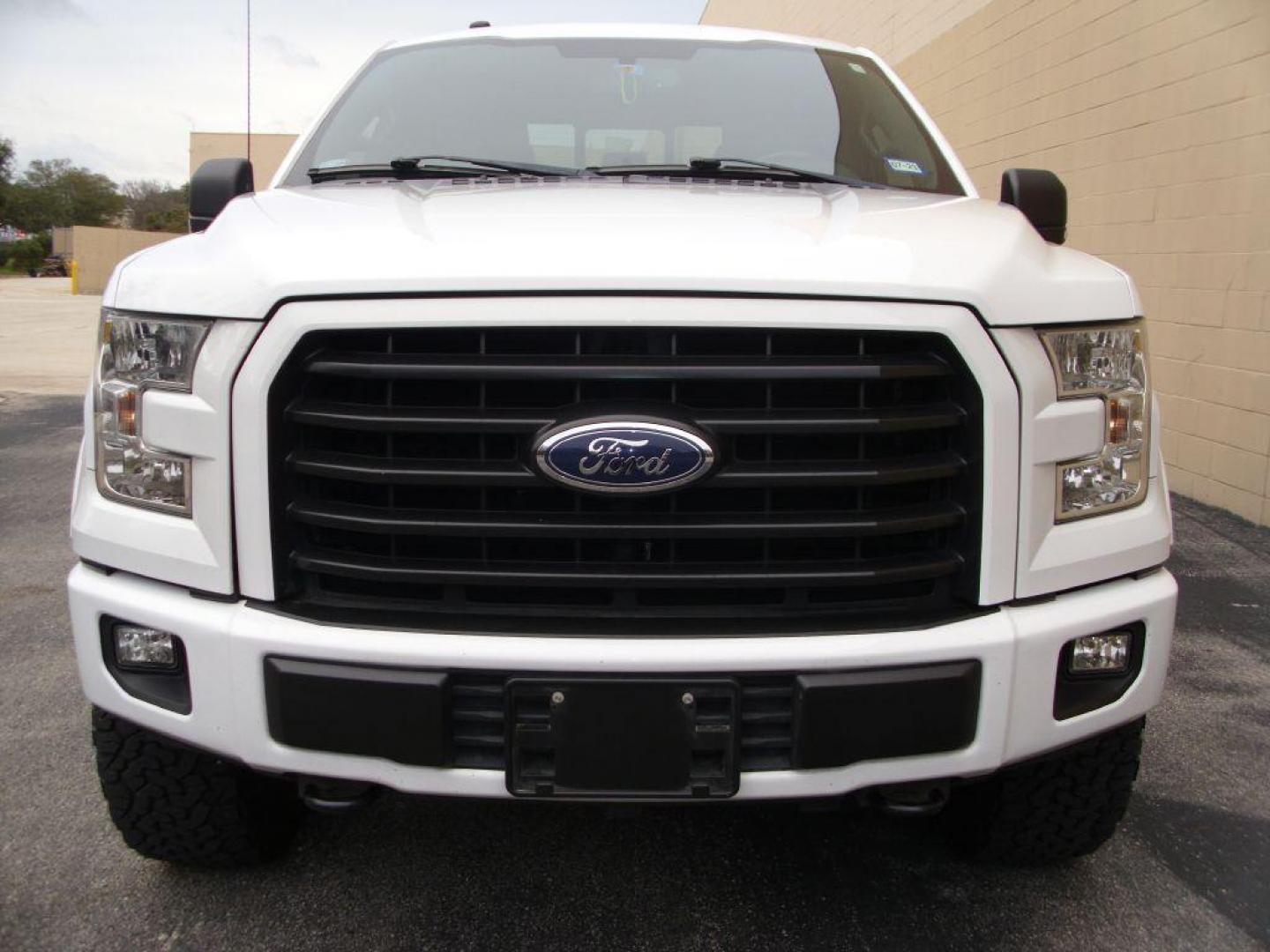 2017 WHITE FORD F150 FX4 SUPERCREW (1FTEW1EFXHK) with an 5.0L engine, Automatic transmission, located at 12019 San Pedro Avenue, San Antonio, TX, 78216, (210) 494-5895, 29.550915, -98.491142 - Photo#6