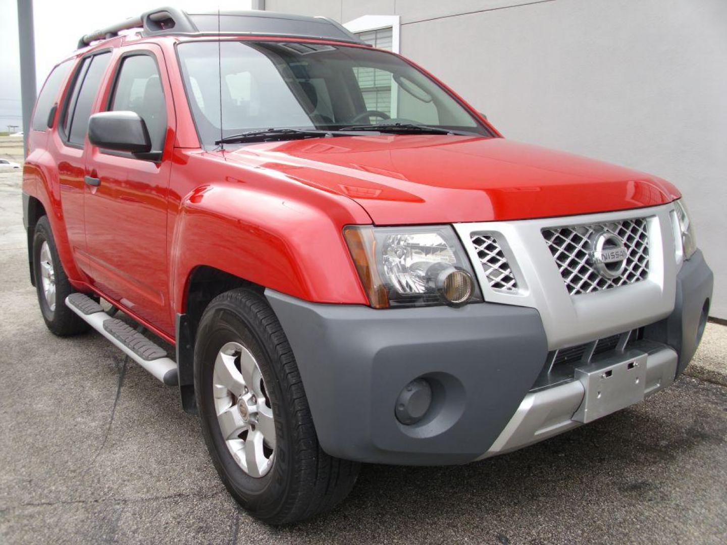 2009 RED NISSAN XTERRA OFF ROAD (5N1AN08U69C) with an 4.0L engine, Automatic transmission, located at 12019 San Pedro Avenue, San Antonio, TX, 78216, (210) 494-5895, 29.550915, -98.491142 - Photo#2