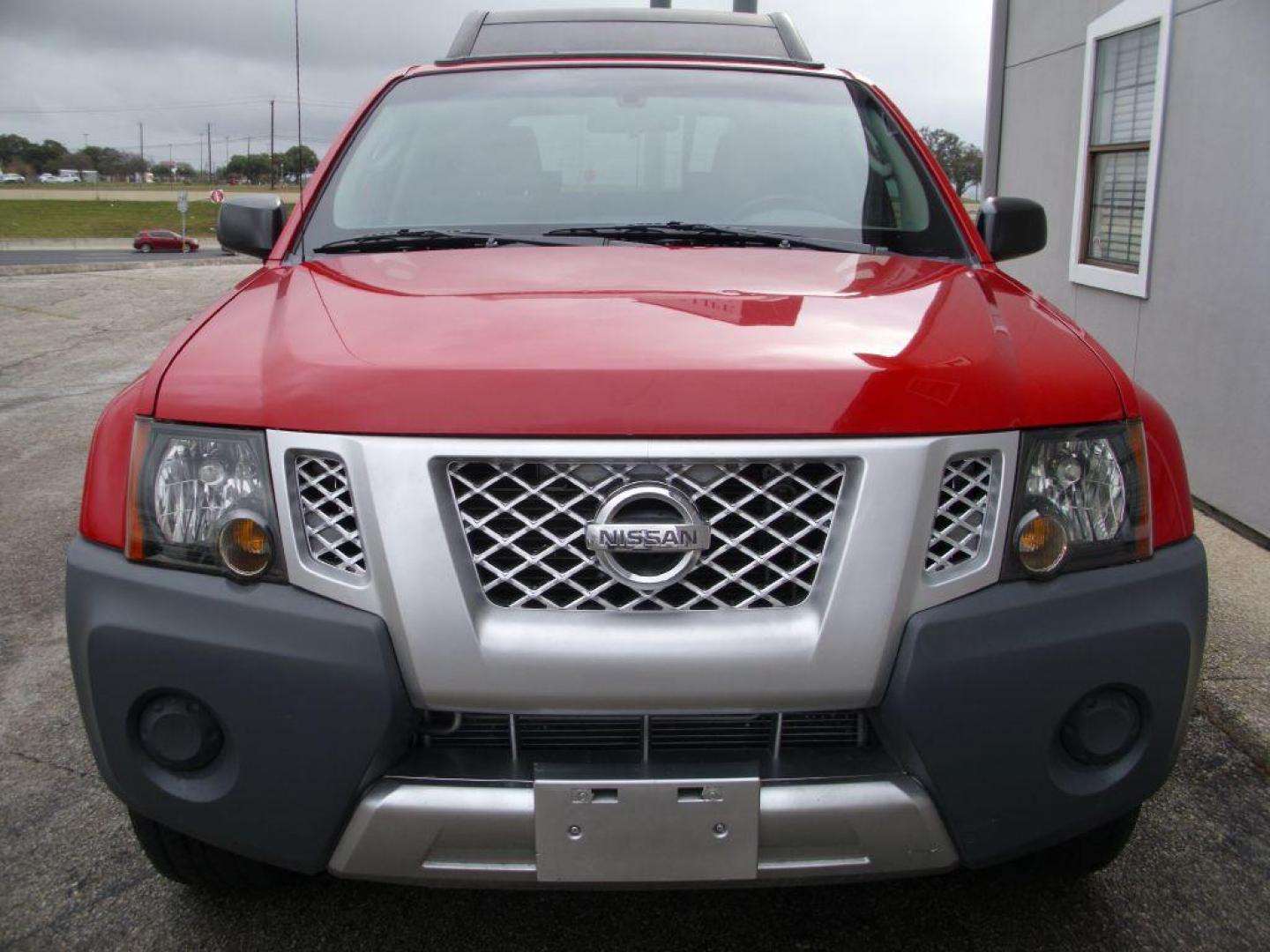 2009 RED NISSAN XTERRA OFF ROAD (5N1AN08U69C) with an 4.0L engine, Automatic transmission, located at 12019 San Pedro Avenue, San Antonio, TX, 78216, (210) 494-5895, 29.550915, -98.491142 - Photo#3