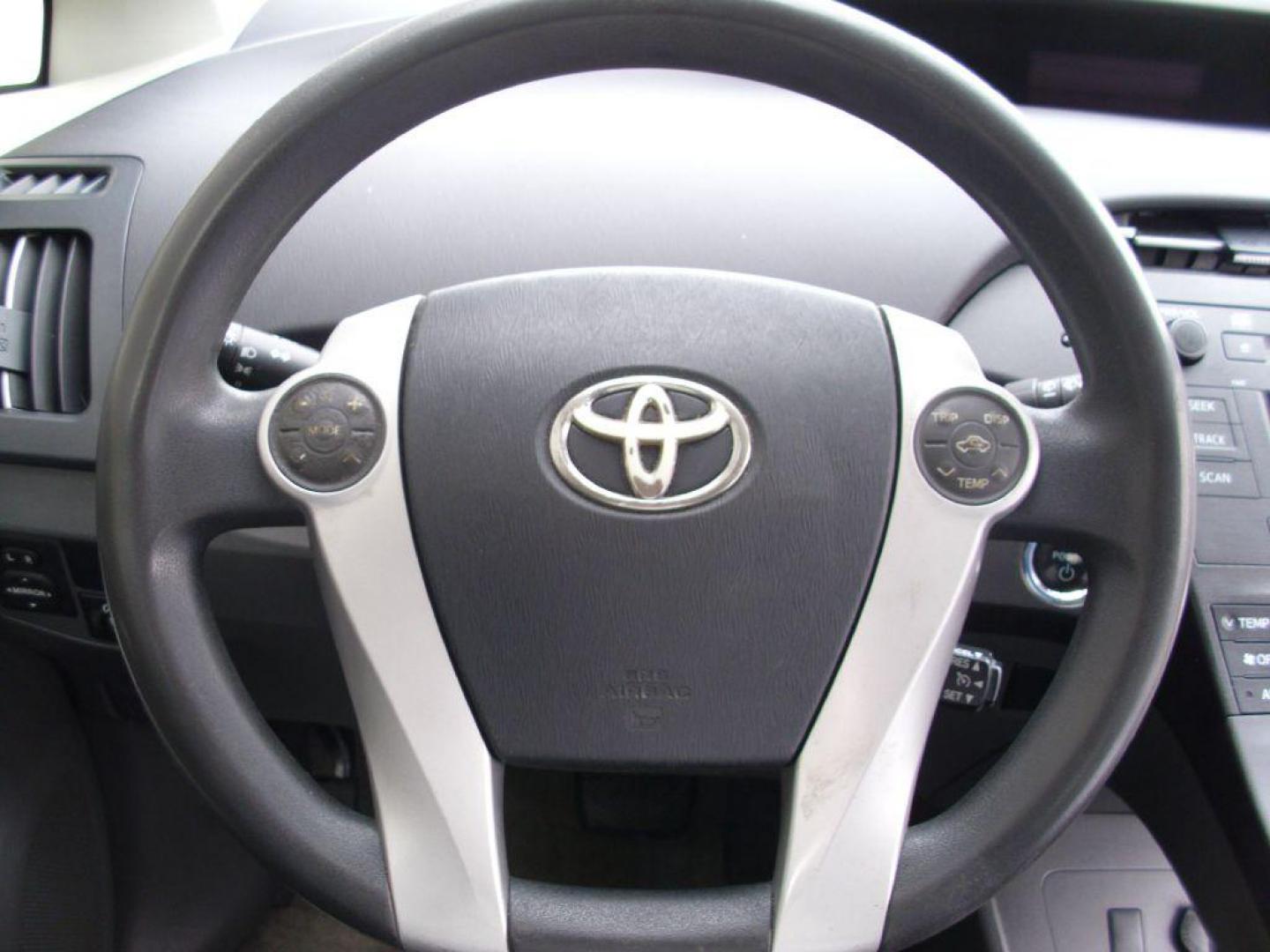 2011 RED TOYOTA PRIUS TWO (JTDKN3DU3B5) with an 1.8L engine, Continuously Variable transmission, located at 12019 San Pedro Avenue, San Antonio, TX, 78216, (210) 494-5895, 29.550915, -98.491142 - Photo#17