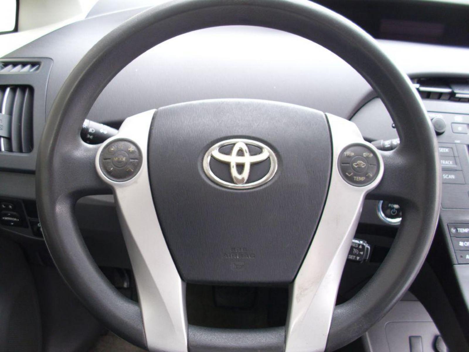 2011 RED TOYOTA PRIUS TWO (JTDKN3DU3B5) with an 1.8L engine, Continuously Variable transmission, located at 12019 San Pedro Avenue, San Antonio, TX, 78216, (210) 494-5895, 29.550915, -98.491142 - Photo #17