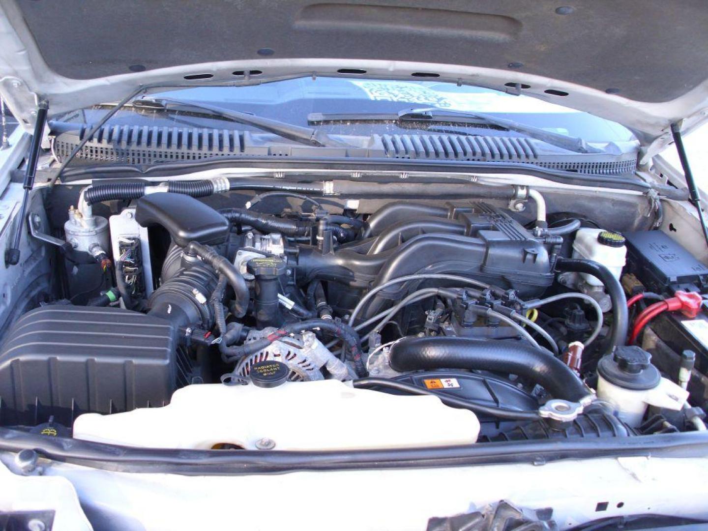 2010 SILVER FORD EXPLORER XLT (1FMEU7DE5AU) with an 4.0L engine, Automatic transmission, located at 2215 Harry Wurzbach Rd , San Antonio, TX, 78209, (208) 269-7240, 29.491415, -98.432098 - 4 x 4 VERY NICE AND VERY CLEAN! Air Conditioning; Power Windows; Power Locks; Power Steering; Tilt Wheel; AM/FM CD/MP3; Satellite; AM/FM CD/DVD; Passive engine immobilizer; Available; Dual Front Airbags; Side Airbags; Head Airbags; Rear Head Airbags; Active Seatbelts; All Wheel ABS; 4WD/AWD; Alloy W - Photo#24