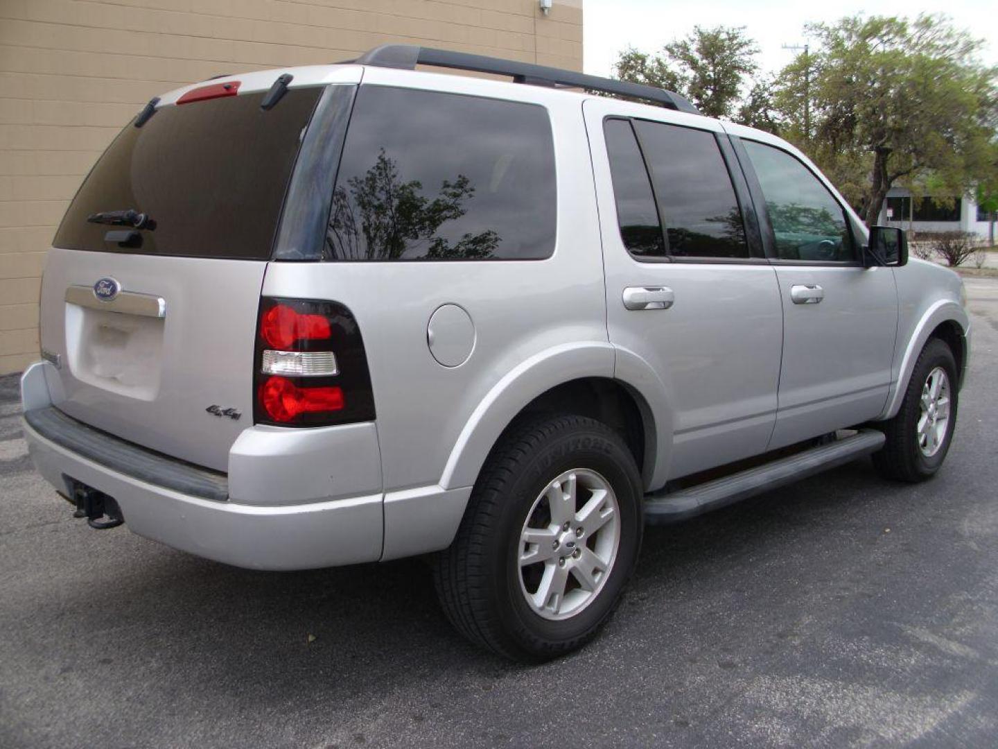 2010 SILVER FORD EXPLORER XLT (1FMEU7DE5AU) with an 4.0L engine, Automatic transmission, located at 12019 San Pedro Avenue, San Antonio, TX, 78216, (210) 494-5895, 29.550915, -98.491142 - VERY NICE AND VERY CLEAN! Sunroof; Fold-Away Third Row; Air Conditioning; Power Windows; Power Locks; Power Steering; Tilt Wheel; AM/FM CD/MP3; Satellite; AM/FM CD/DVD; Passive engine immobilizer; Available; Dual Front Airbags; Side Airbags; Head Airbags; Rear Head Airbags; Active Seatbelts; All Wh - Photo#4