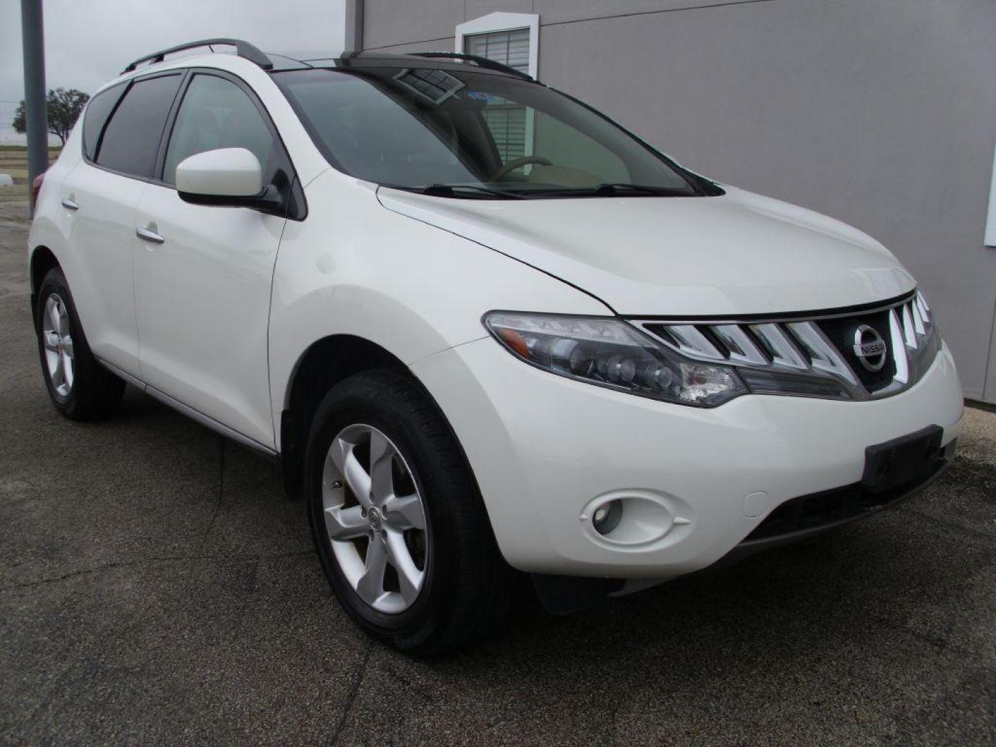 2010 WHITE NISSAN MURANO S (JN8AZ1MW3AW) with an 3.5L engine, Continuously Variable transmission, located at 12019 San Pedro Avenue, San Antonio, TX, 78216, (210) 494-5895, 29.550915, -98.491142 - We provide financing options through various third-party Credit Unions and Auto Finance Companies, including RBFCU, USAA, SSFCU, Pen Fed, Navy Fed, Credit Human Credit Union of Texas, and most other credit unions. We also work with major banks such as Capital One and Broadway Bank. Payment methods a - Photo#1