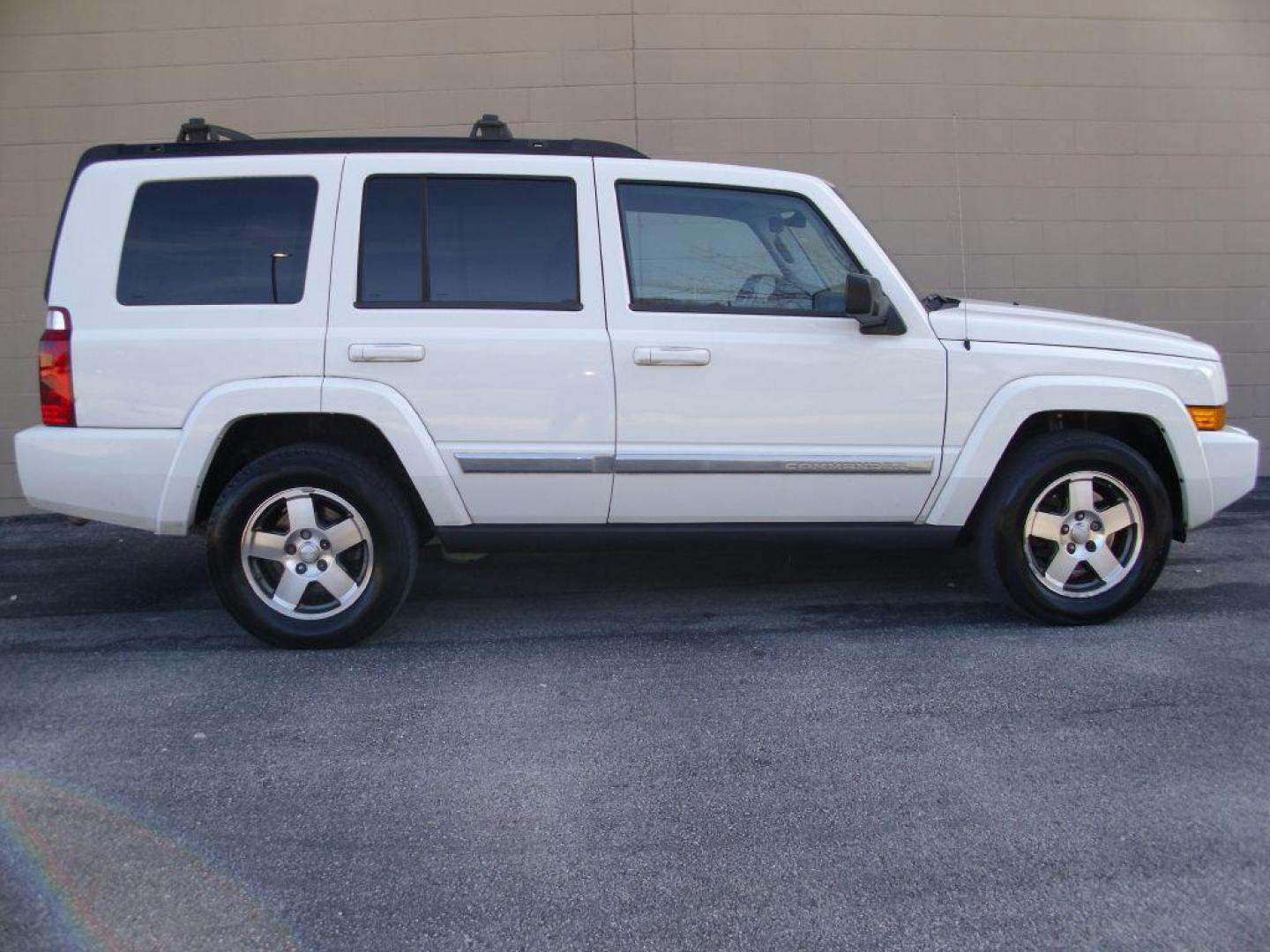 2010 WHITE JEEP COMMANDER SPORT (1J4RH4GK5AC) with an 3.7L engine, Automatic transmission, located at 12019 San Pedro Avenue, San Antonio, TX, 78216, (210) 494-5895, 29.550915, -98.491142 - VERY CLEAN - WELL MAINTAINED - Air Conditioning; Power Windows; Power Locks; Power Steering; Tilt Wheel; AM/FM CD ; Sentry Key; Keyless Entry; Dual Airbags Front Head and Side; Active Seatbelts; Passenger Airbag Sensor; Dual Rear Side Airbag; All Wheel ABS; Alloy Wheels; Auxiliary Input; Cruise Con - Photo#0