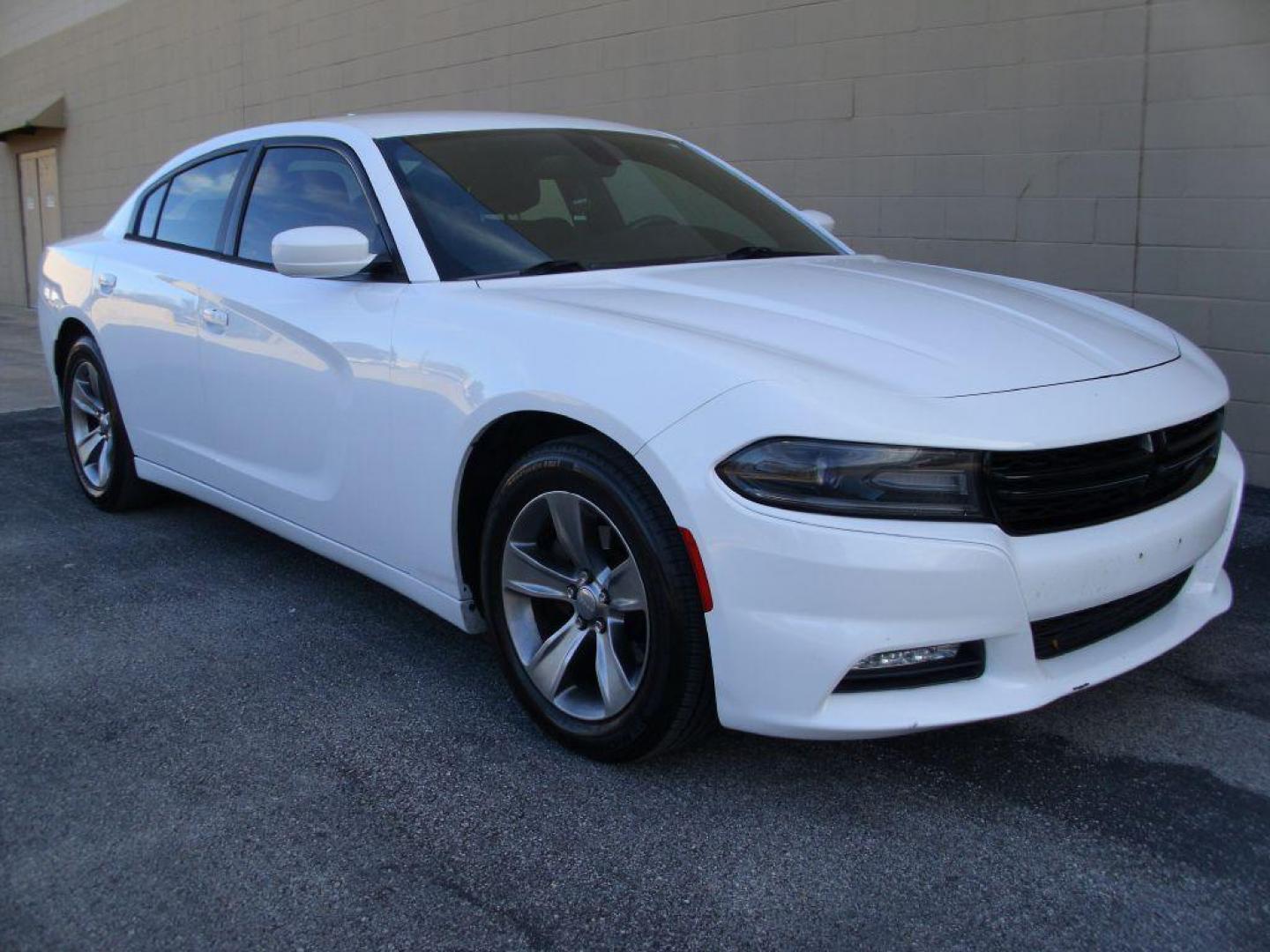 2016 WHITE DODGE CHARGER SXT (2C3CDXHGXGH) with an 3.6L engine, Automatic transmission, located at 12019 San Pedro Avenue, San Antonio, TX, 78216, (208) 269-7240, 29.550915, -98.491142 - AMAZING VEHICLE - LOW MILES - VERY CLEAN - RUNS GREAT!! Air Conditioning; Power Windows; Power Locks; Power Steering; Tilt Wheel; AM/FM CD/MP3; Satellite; AM/FM CD/DVD; Sentry Key; Keyless Entry; Alarm; Daytime Running Lights; Dual Front Airbags; Side Airbags; Head Airbags; Rear Head Airbags; Act - Photo#3