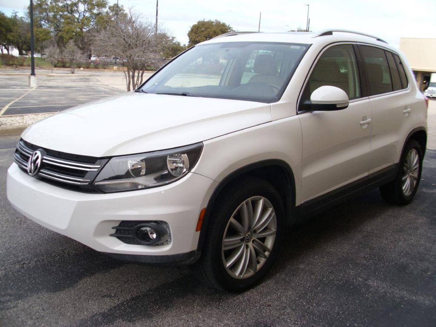 2013 WHITE VOLKSWAGEN TIGUAN S (WVGAV7AX8DW) with an 2.0L engine, Automatic transmission, located at 12019 San Pedro Avenue, San Antonio, TX, 78216, (210) 494-5895, 29.550915, -98.491142 - Photo#1