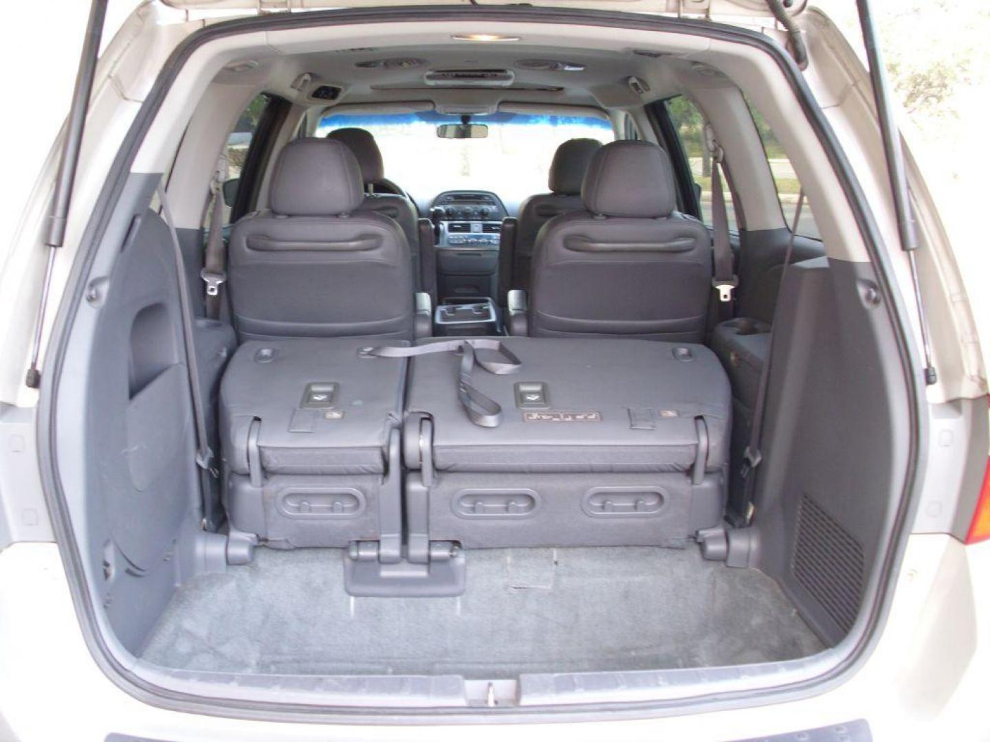 2006 SILVER HONDA ODYSSEY EXL (5FNRL38746B) with an 3.5L engine, Automatic transmission, located at 12019 San Pedro Avenue, San Antonio, TX, 78216, (210) 494-5895, 29.550915, -98.491142 - We provide financing options through various third-party Credit Unions and Auto Finance Companies, including RBFCU, USAA, SSFCU, Pen Fed, Navy Fed, Credit Human Credit Union of Texas, and most other credit unions. We also work with major banks such as Capital One and Broadway Bank. Payment methods a - Photo#14