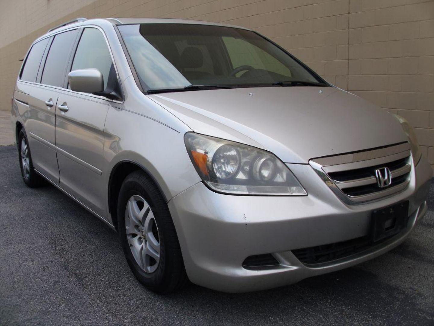 2006 SILVER HONDA ODYSSEY EXL (5FNRL38746B) with an 3.5L engine, Automatic transmission, located at 12019 San Pedro Avenue, San Antonio, TX, 78216, (210) 494-5895, 29.550915, -98.491142 - We provide financing options through various third-party Credit Unions and Auto Finance Companies, including RBFCU, USAA, SSFCU, Pen Fed, Navy Fed, Credit Human Credit Union of Texas, and most other credit unions. We also work with major banks such as Capital One and Broadway Bank. Payment methods a - Photo#1