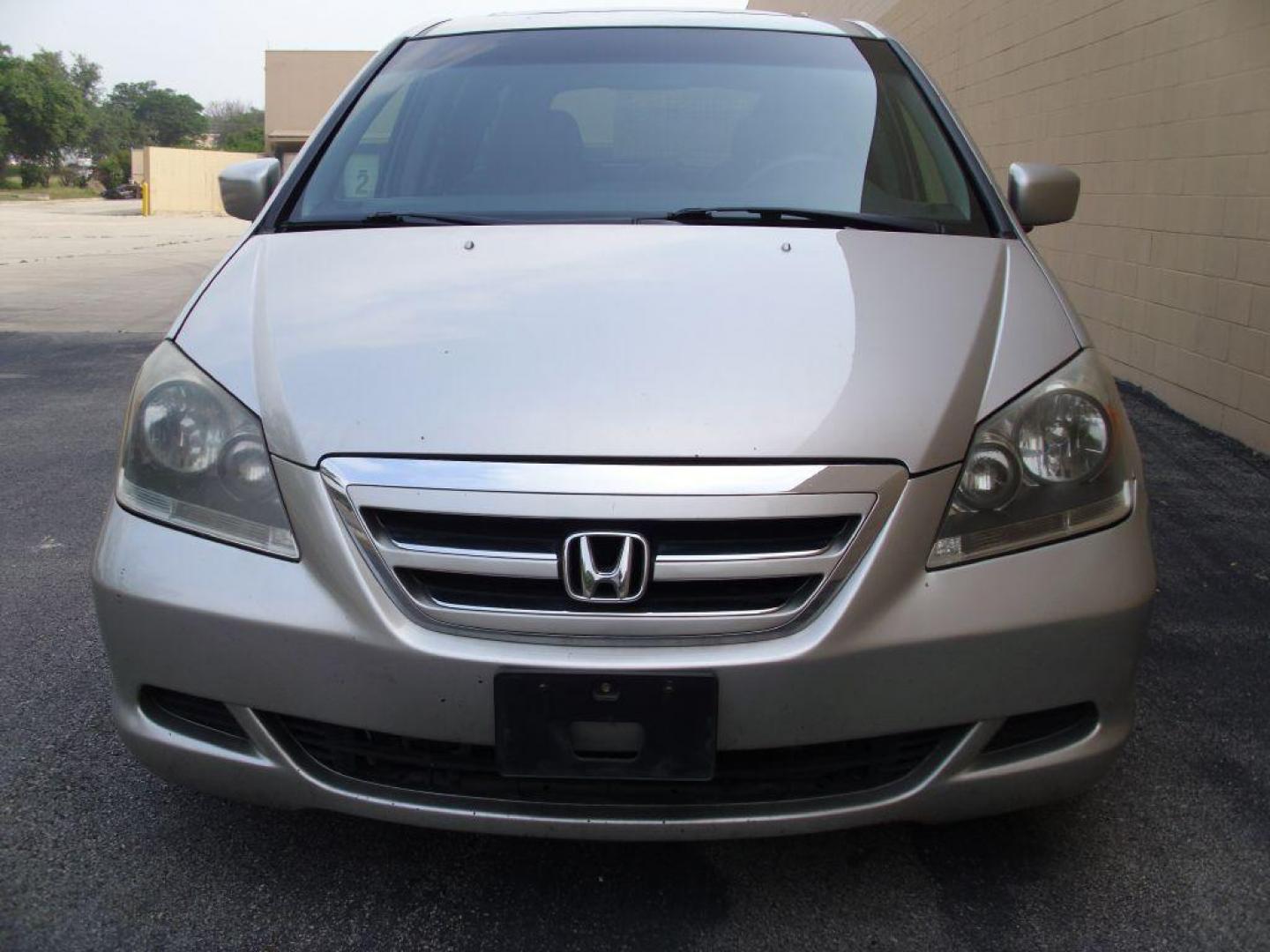 2006 SILVER HONDA ODYSSEY EXL (5FNRL38746B) with an 3.5L engine, Automatic transmission, located at 12019 San Pedro Avenue, San Antonio, TX, 78216, (210) 494-5895, 29.550915, -98.491142 - We provide financing options through various third-party Credit Unions and Auto Finance Companies, including RBFCU, USAA, SSFCU, Pen Fed, Navy Fed, Credit Human Credit Union of Texas, and most other credit unions. We also work with major banks such as Capital One and Broadway Bank. Payment methods a - Photo#3