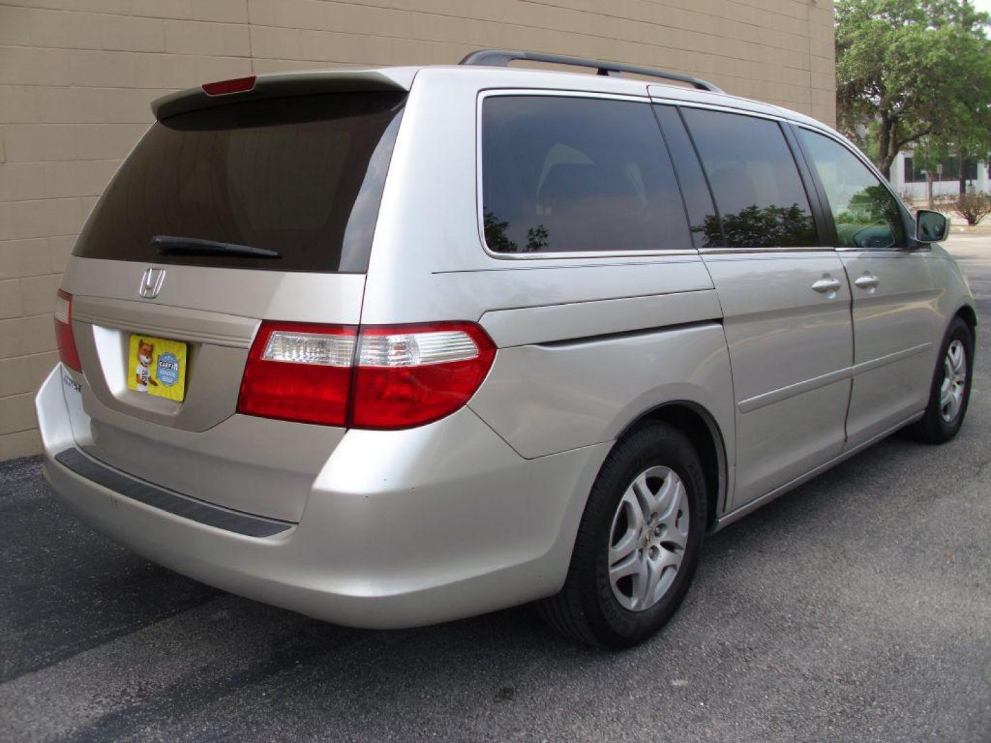 2006 SILVER HONDA ODYSSEY EXL (5FNRL38746B) with an 3.5L engine, Automatic transmission, located at 12019 San Pedro Avenue, San Antonio, TX, 78216, (210) 494-5895, 29.550915, -98.491142 - We provide financing options through various third-party Credit Unions and Auto Finance Companies, including RBFCU, USAA, SSFCU, Pen Fed, Navy Fed, Credit Human Credit Union of Texas, and most other credit unions. We also work with major banks such as Capital One and Broadway Bank. Payment methods a - Photo#4