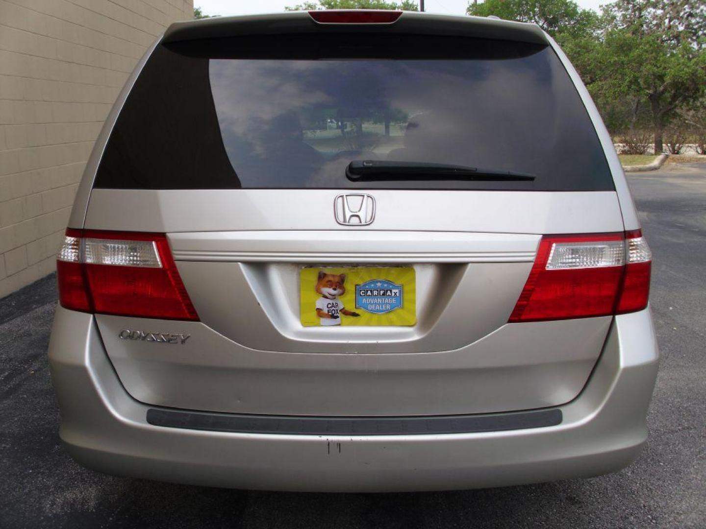 2006 SILVER HONDA ODYSSEY EXL (5FNRL38746B) with an 3.5L engine, Automatic transmission, located at 12019 San Pedro Avenue, San Antonio, TX, 78216, (210) 494-5895, 29.550915, -98.491142 - We provide financing options through various third-party Credit Unions and Auto Finance Companies, including RBFCU, USAA, SSFCU, Pen Fed, Navy Fed, Credit Human Credit Union of Texas, and most other credit unions. We also work with major banks such as Capital One and Broadway Bank. Payment methods a - Photo#6