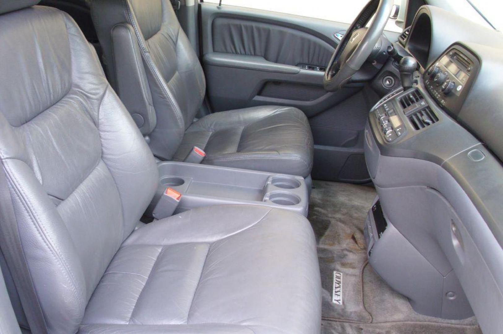 2006 SILVER HONDA ODYSSEY EXL (5FNRL38746B) with an 3.5L engine, Automatic transmission, located at 12019 San Pedro Avenue, San Antonio, TX, 78216, (210) 494-5895, 29.550915, -98.491142 - We provide financing options through various third-party Credit Unions and Auto Finance Companies, including RBFCU, USAA, SSFCU, Pen Fed, Navy Fed, Credit Human Credit Union of Texas, and most other credit unions. We also work with major banks such as Capital One and Broadway Bank. Payment methods a - Photo#8