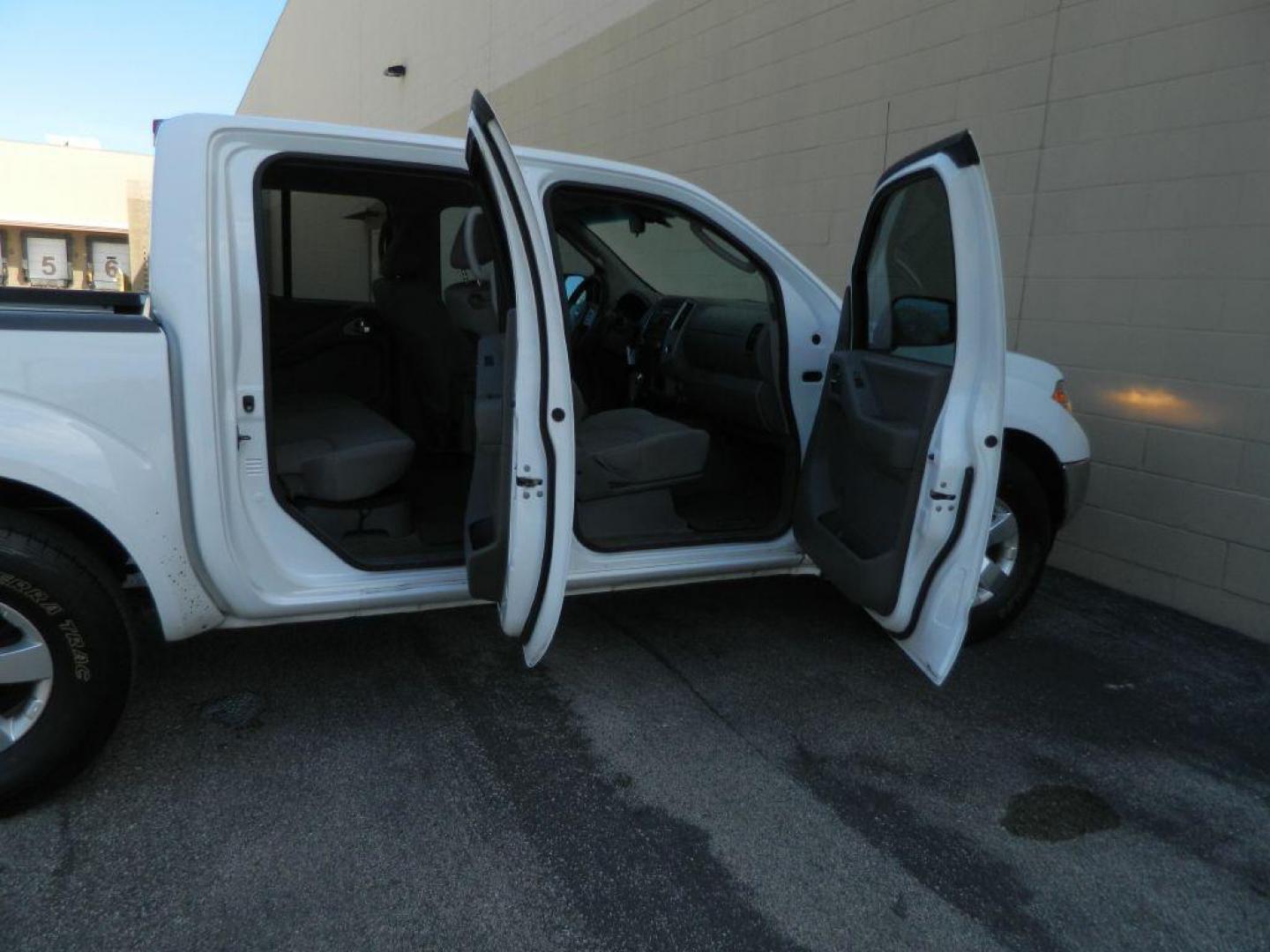 2010 WHITE NISSAN FRONTIER CREW CAB SE (1N6AD0ER5AC) with an 4.0L engine, Automatic transmission, located at 12019 San Pedro Avenue, San Antonio, TX, 78216, (208) 269-7240, 29.550915, -98.491142 - Cruise Control; Tilt Wheel; Dual Front Airbags; Side Airbags; Head Airbags; Rear Head Airbags; Active Seatbelts; Cloth Seats; Crew Cab; Regular Bed; Bed Liner; Tow Hitch; - Photo#14