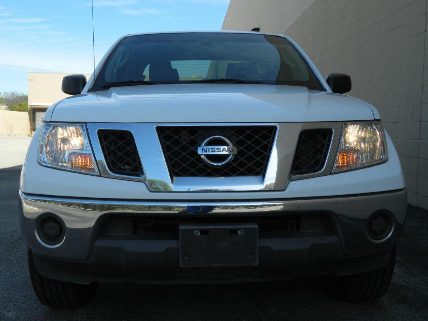 2010 WHITE NISSAN FRONTIER CREW CAB SE (1N6AD0ER5AC) with an 4.0L engine, Automatic transmission, located at 12019 San Pedro Avenue, San Antonio, TX, 78216, (208) 269-7240, 29.550915, -98.491142 - Cruise Control; Tilt Wheel; Dual Front Airbags; Side Airbags; Head Airbags; Rear Head Airbags; Active Seatbelts; Cloth Seats; Crew Cab; Regular Bed; Bed Liner; Tow Hitch; - Photo#1