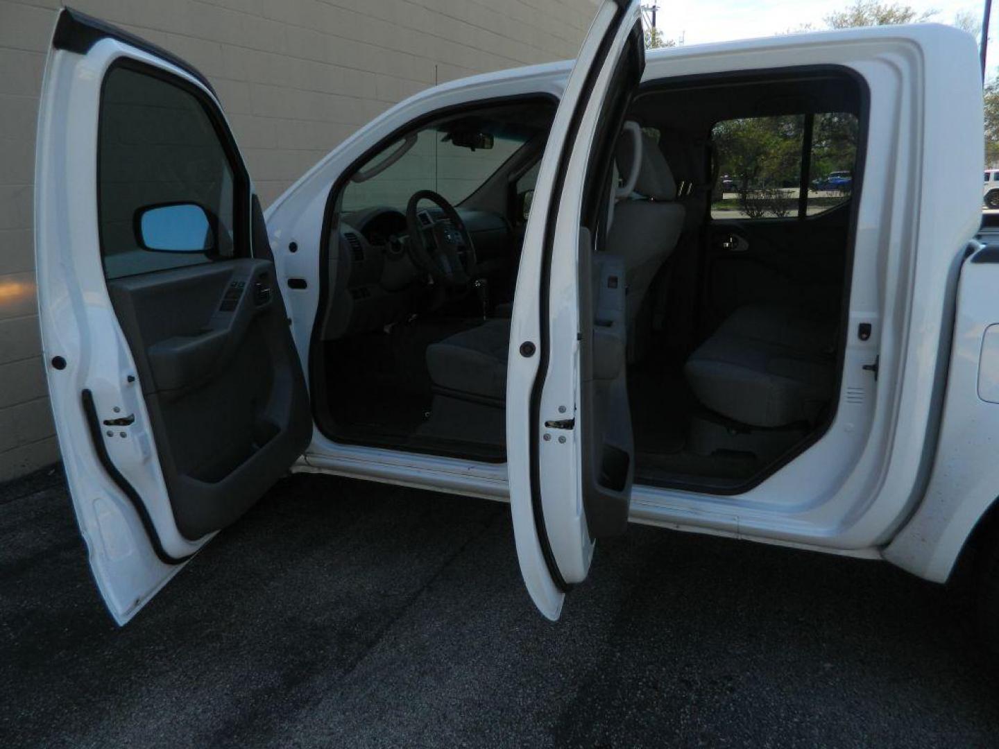 2010 WHITE NISSAN FRONTIER CREW CAB SE (1N6AD0ER5AC) with an 4.0L engine, Automatic transmission, located at 12019 San Pedro Avenue, San Antonio, TX, 78216, (208) 269-7240, 29.550915, -98.491142 - Cruise Control; Tilt Wheel; Dual Front Airbags; Side Airbags; Head Airbags; Rear Head Airbags; Active Seatbelts; Cloth Seats; Crew Cab; Regular Bed; Bed Liner; Tow Hitch; - Photo#24