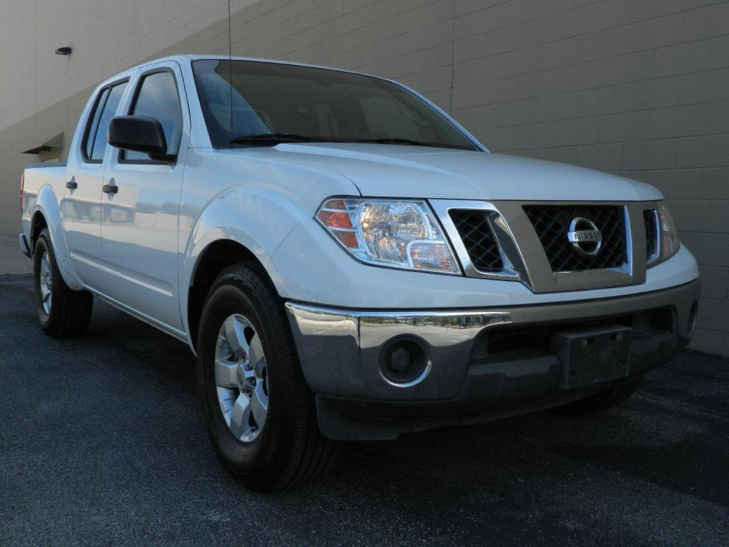 2010 WHITE NISSAN FRONTIER CREW CAB SE (1N6AD0ER5AC) with an 4.0L engine, Automatic transmission, located at 12019 San Pedro Avenue, San Antonio, TX, 78216, (208) 269-7240, 29.550915, -98.491142 - Cruise Control; Tilt Wheel; Dual Front Airbags; Side Airbags; Head Airbags; Rear Head Airbags; Active Seatbelts; Cloth Seats; Crew Cab; Regular Bed; Bed Liner; Tow Hitch; - Photo#2