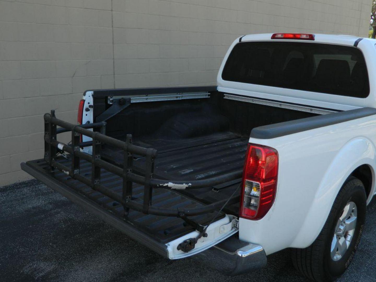 2010 WHITE NISSAN FRONTIER CREW CAB SE (1N6AD0ER5AC) with an 4.0L engine, Automatic transmission, located at 12019 San Pedro Avenue, San Antonio, TX, 78216, (208) 269-7240, 29.550915, -98.491142 - Cruise Control; Tilt Wheel; Dual Front Airbags; Side Airbags; Head Airbags; Rear Head Airbags; Active Seatbelts; Cloth Seats; Crew Cab; Regular Bed; Bed Liner; Tow Hitch; - Photo#8