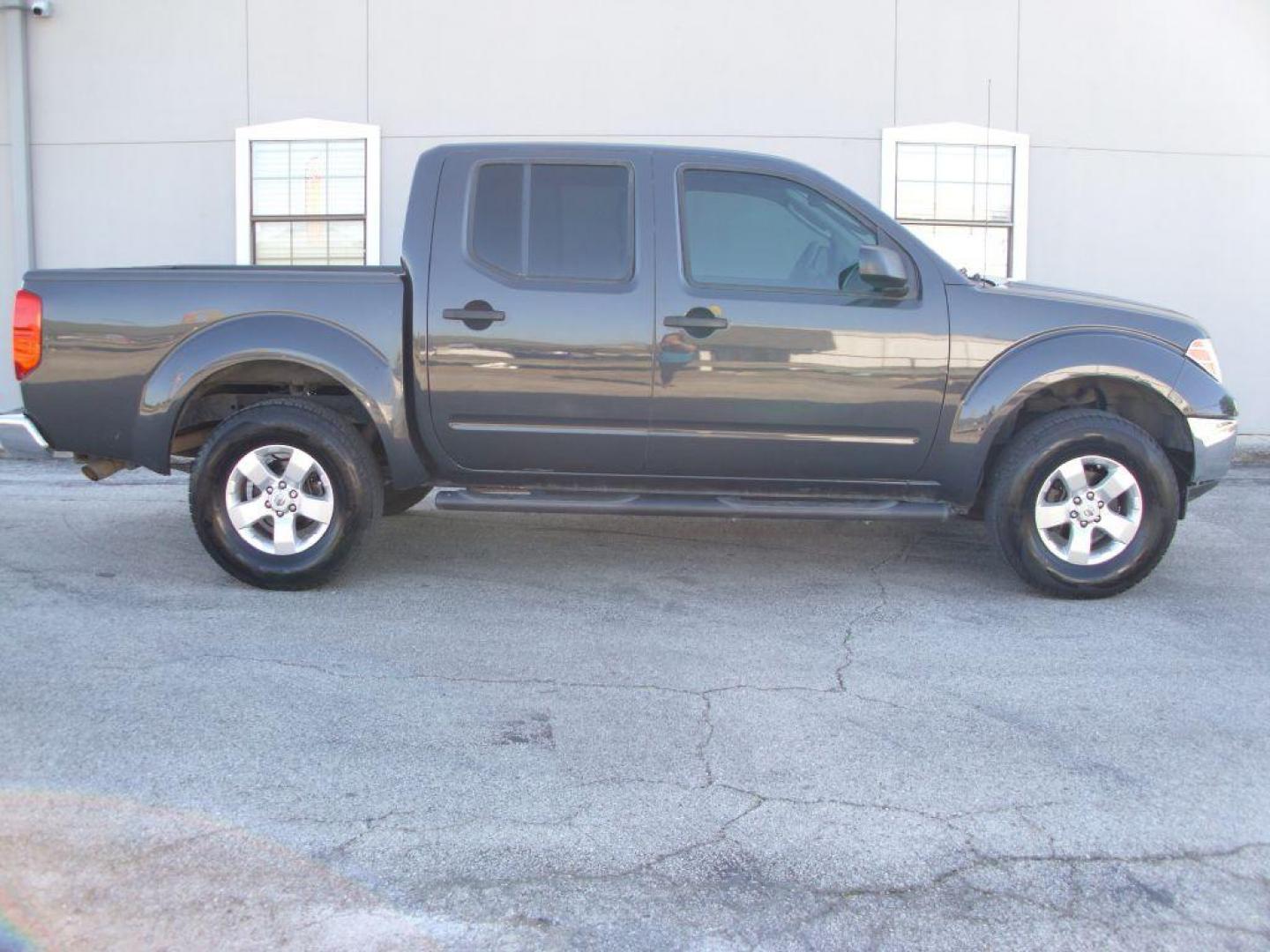 2010 GRAY NISSAN FRONTIER CREW CAB SE (1N6AD0ER8AC) with an 4.0L engine, Automatic transmission, located at 12019 San Pedro Avenue, San Antonio, TX, 78216, (210) 494-5895, 29.550915, -98.491142 - Photo#0